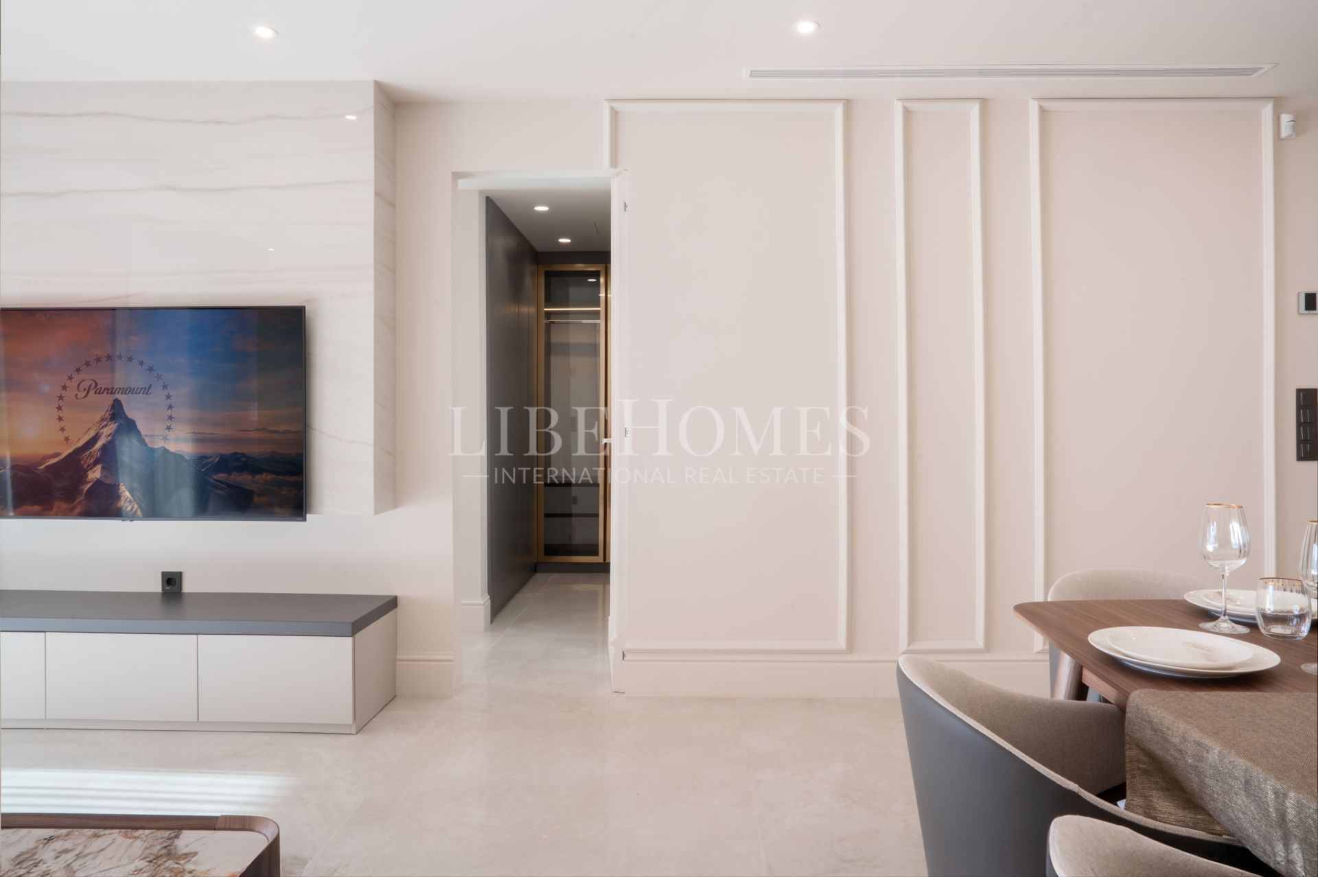 Apartamento planta baja, 1ª línea de playa, New Golden Mile, Estepona