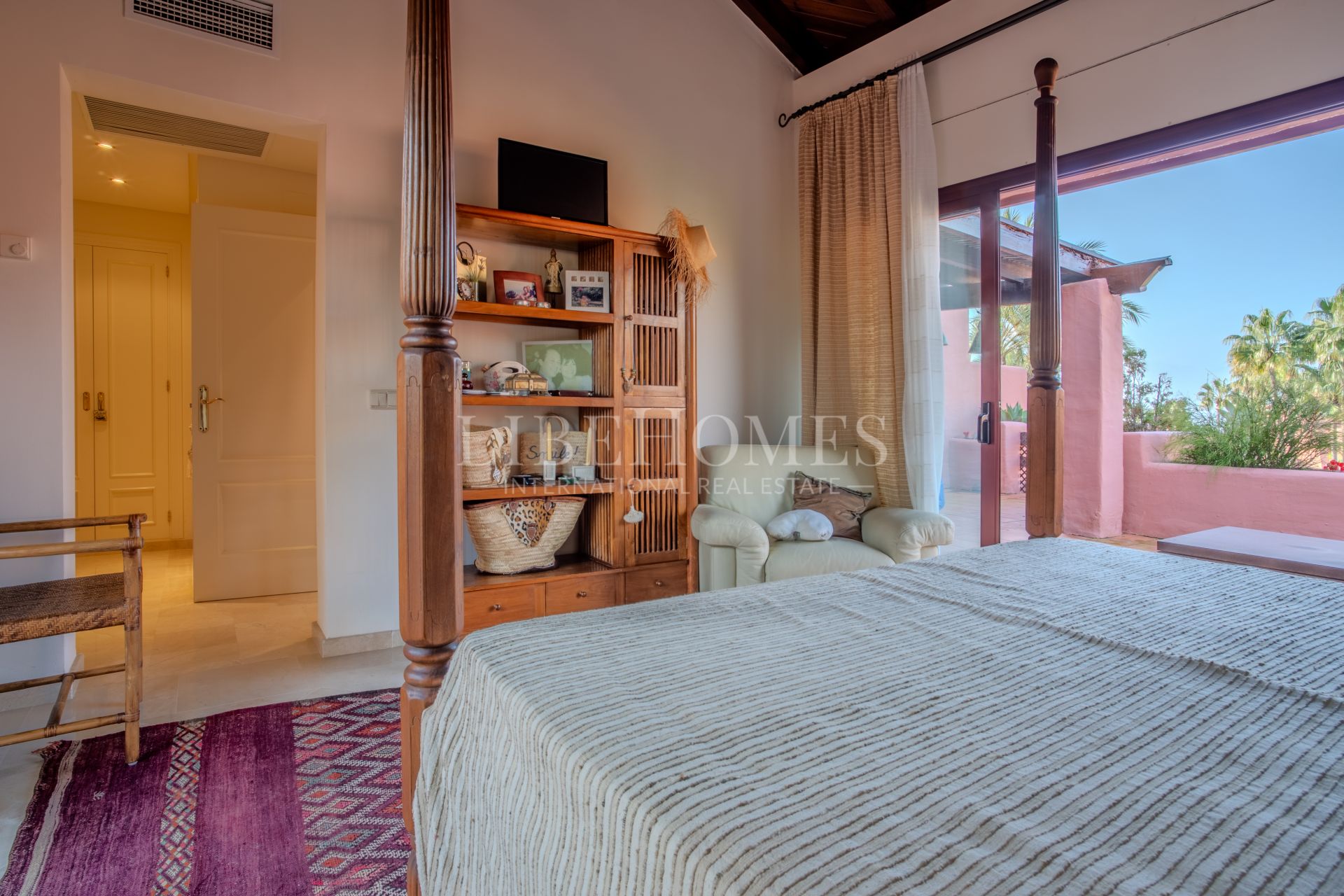 Duplex penthouse, 1ère ligne plage, vue mer, New Golden Mile, Estepona