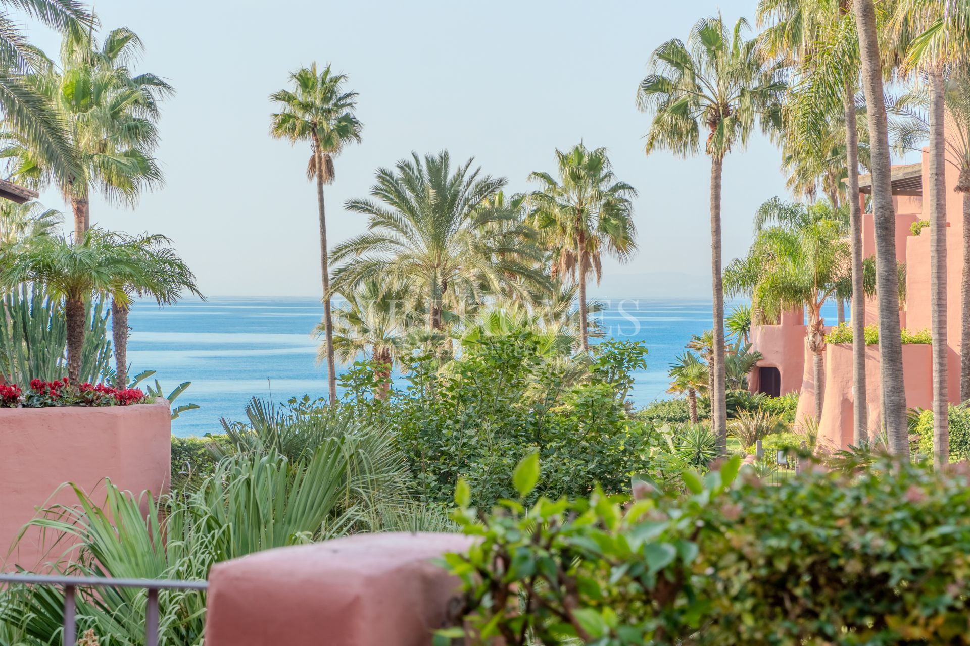 Duplex penthouse, 1ère ligne plage, vue mer, New Golden Mile, Estepona