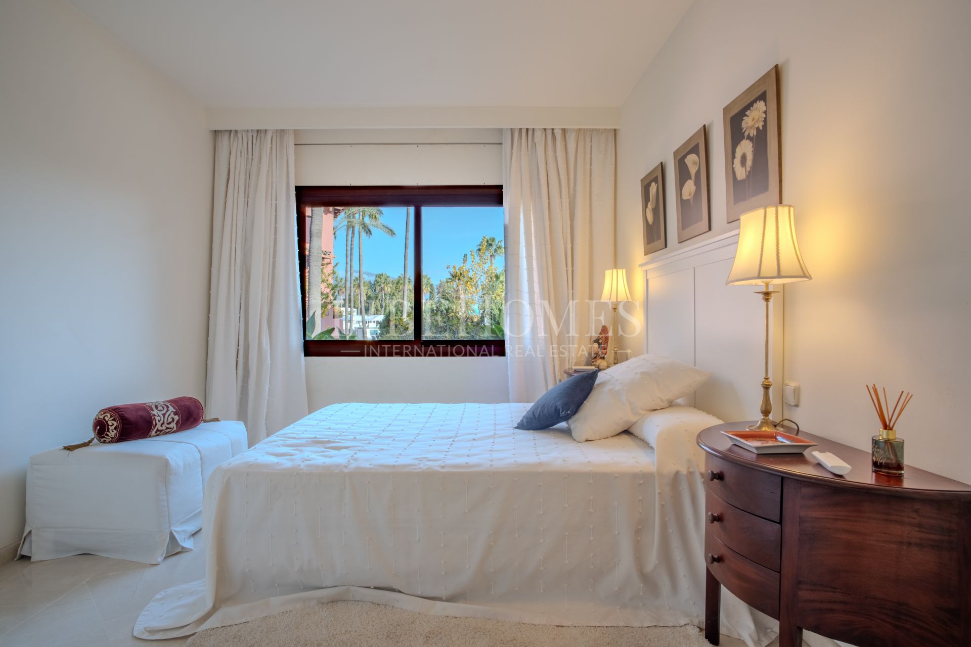 Duplex penthouse, 1ère ligne plage, vue mer, New Golden Mile, Estepona