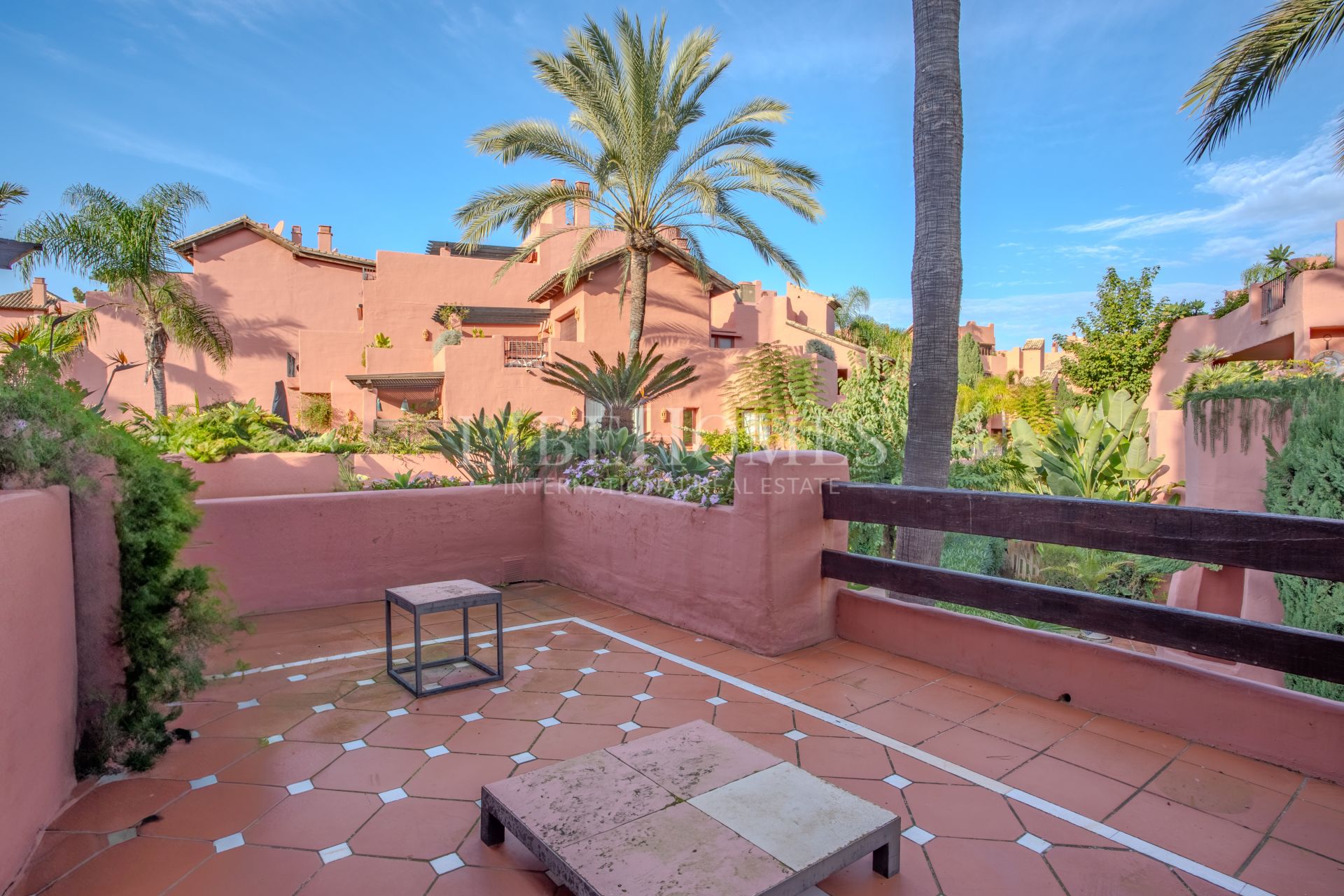 Duplex penthouse, 1ère ligne plage, vue mer, New Golden Mile, Estepona