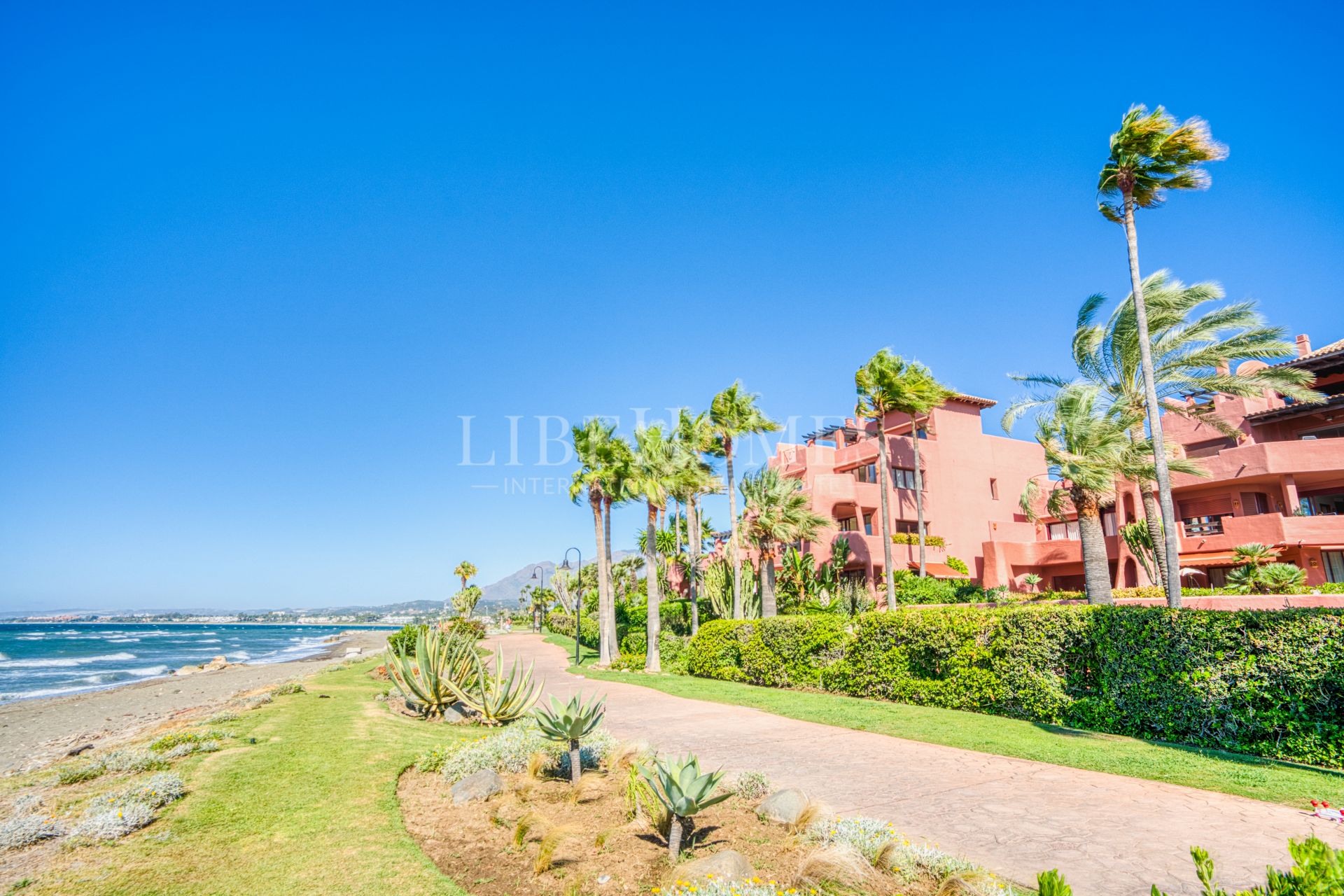 Duplex penthouse, 1ère ligne plage, vue mer, New Golden Mile, Estepona