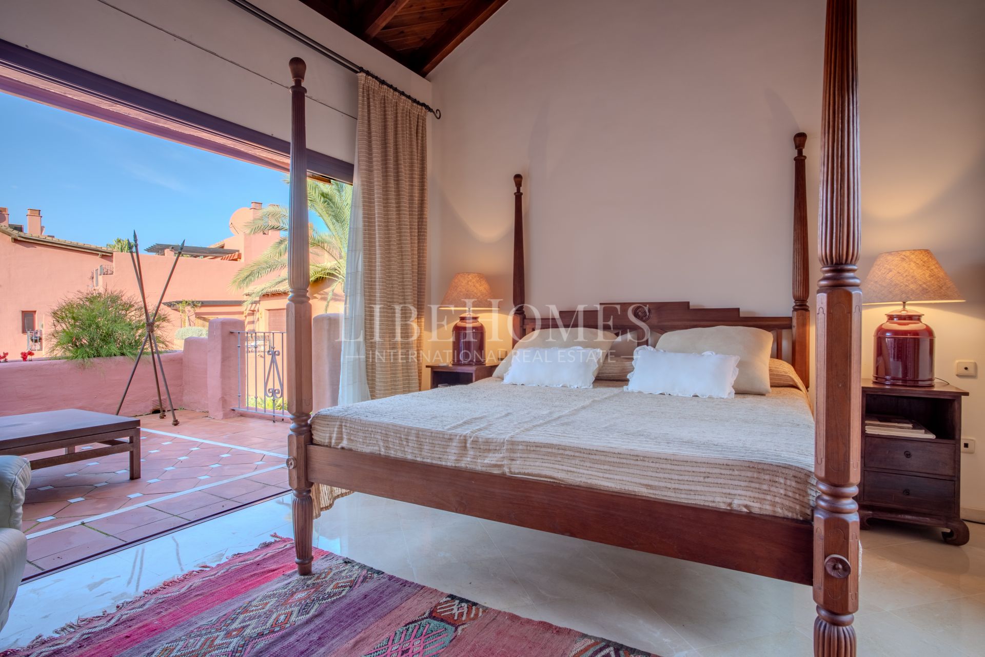 Duplex penthouse, 1ère ligne plage, vue mer, New Golden Mile, Estepona