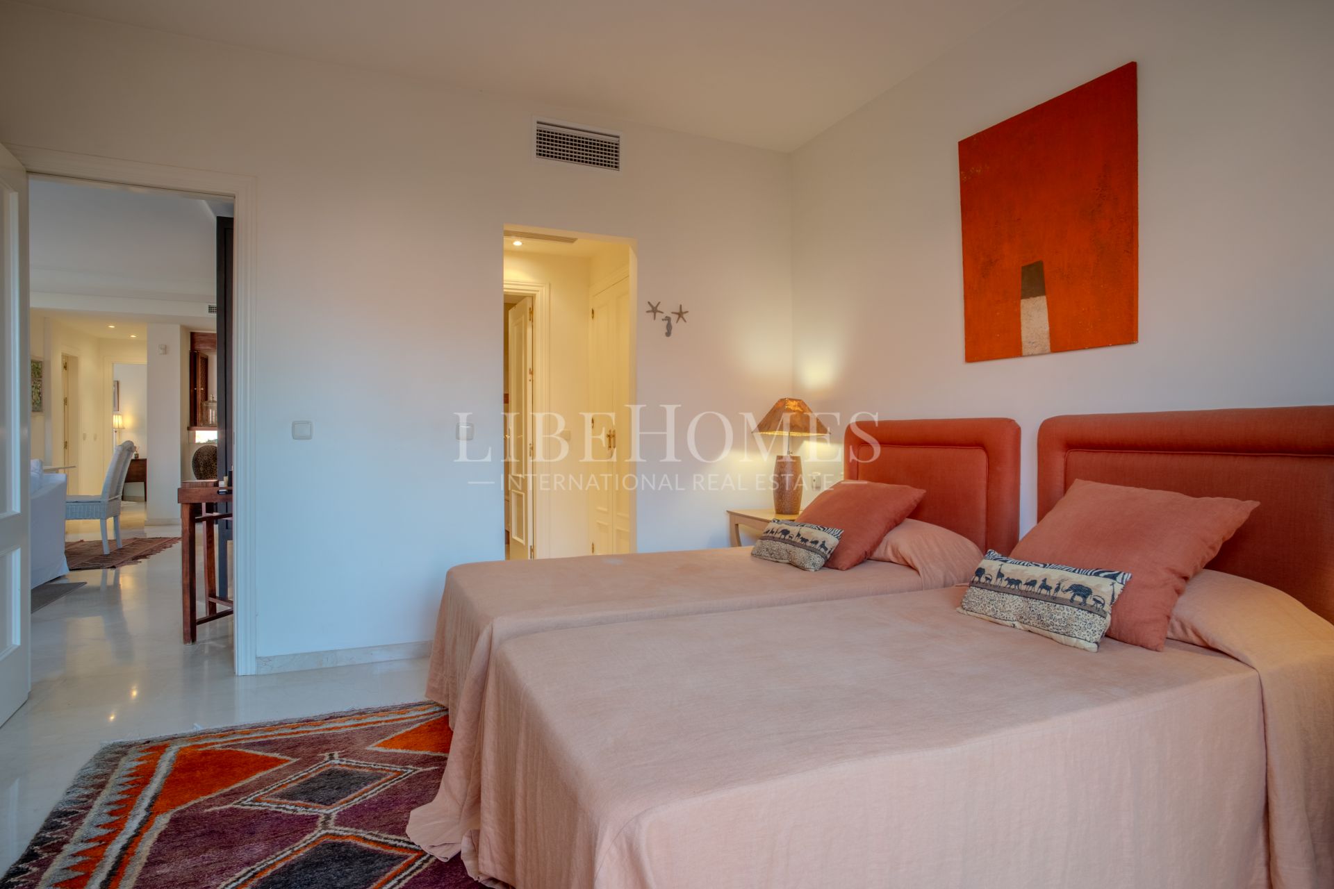 Duplex penthouse, 1ère ligne plage, vue mer, New Golden Mile, Estepona