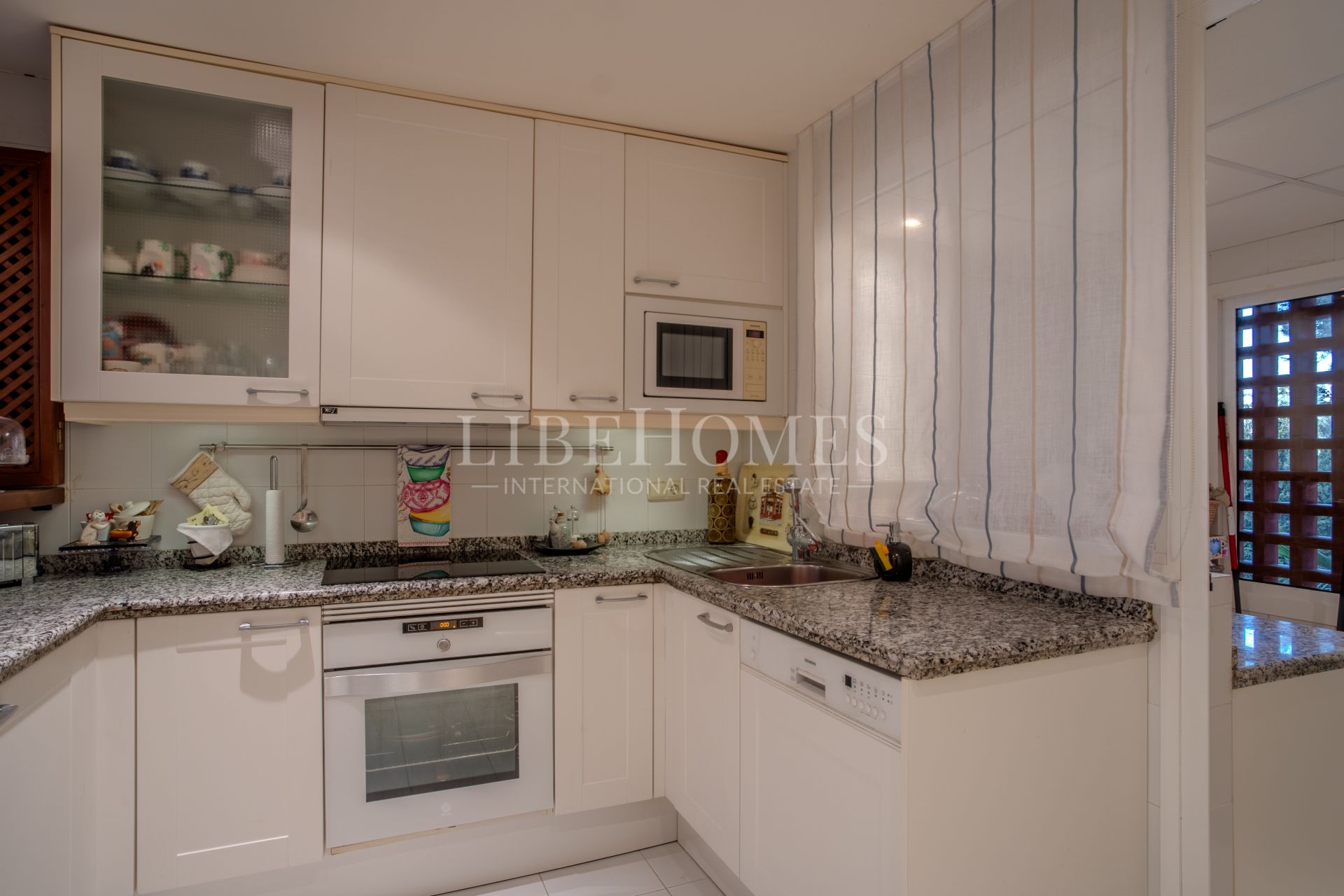 Duplex penthouse, 1ère ligne plage, vue mer, New Golden Mile, Estepona