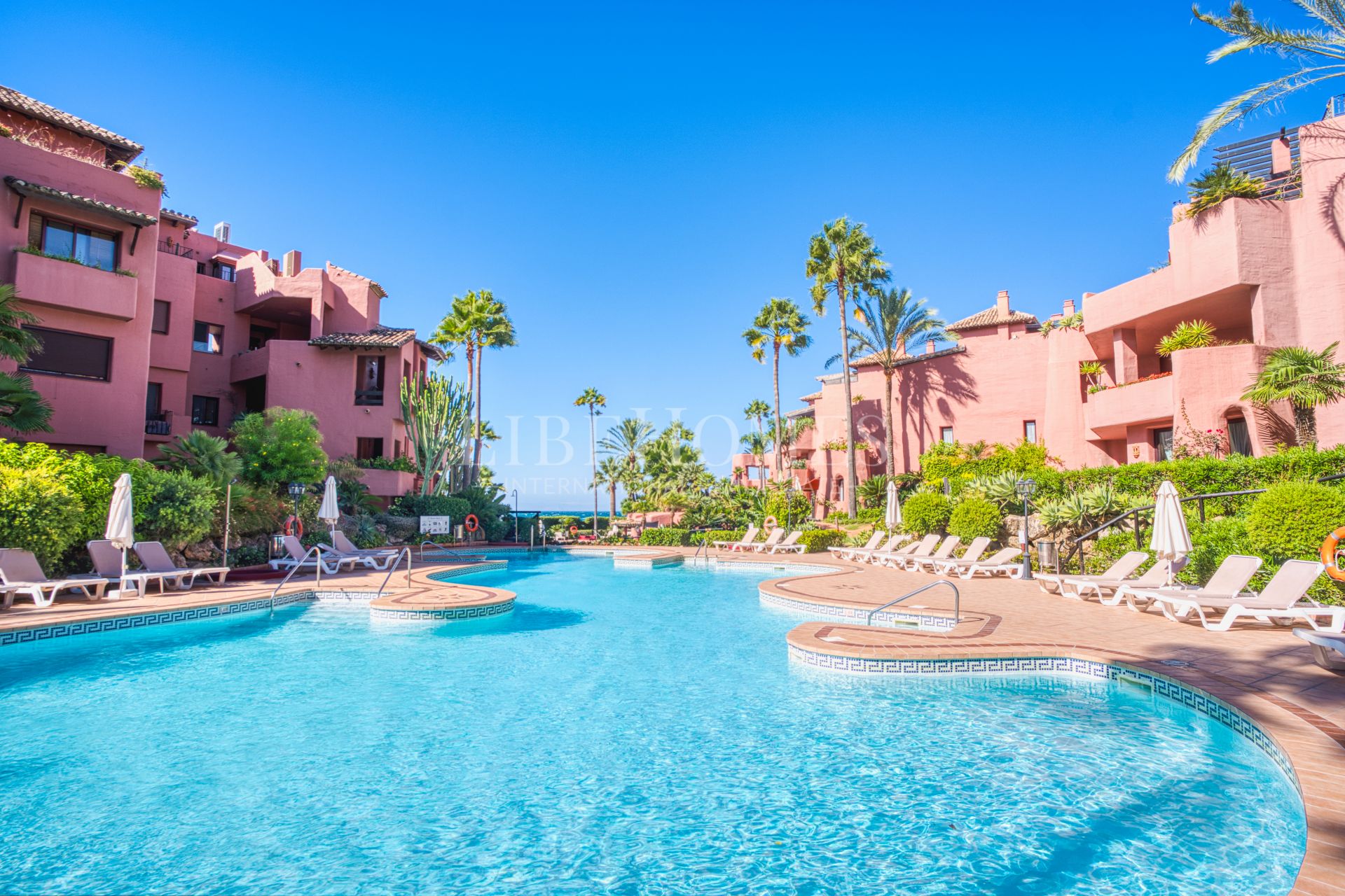 Duplex penthouse, 1ère ligne plage, vue mer, New Golden Mile, Estepona