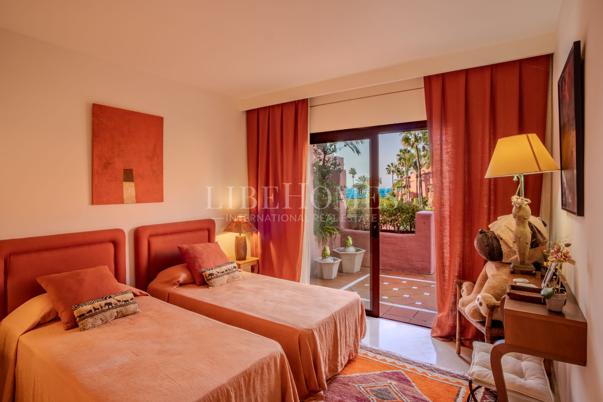 Duplex penthouse, 1ère ligne plage, vue mer, New Golden Mile, Estepona