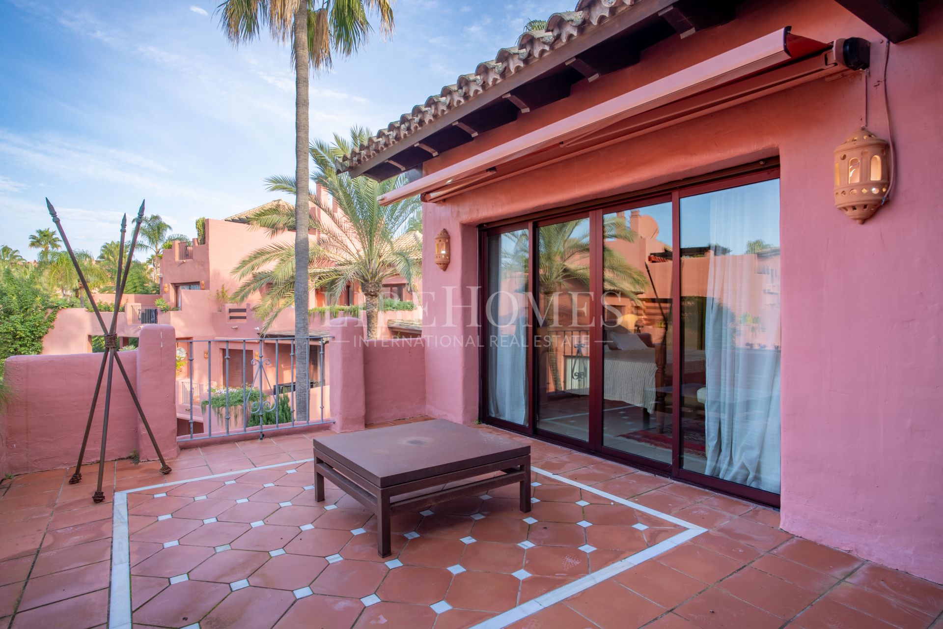 Duplex penthouse, 1ère ligne plage, vue mer, New Golden Mile, Estepona