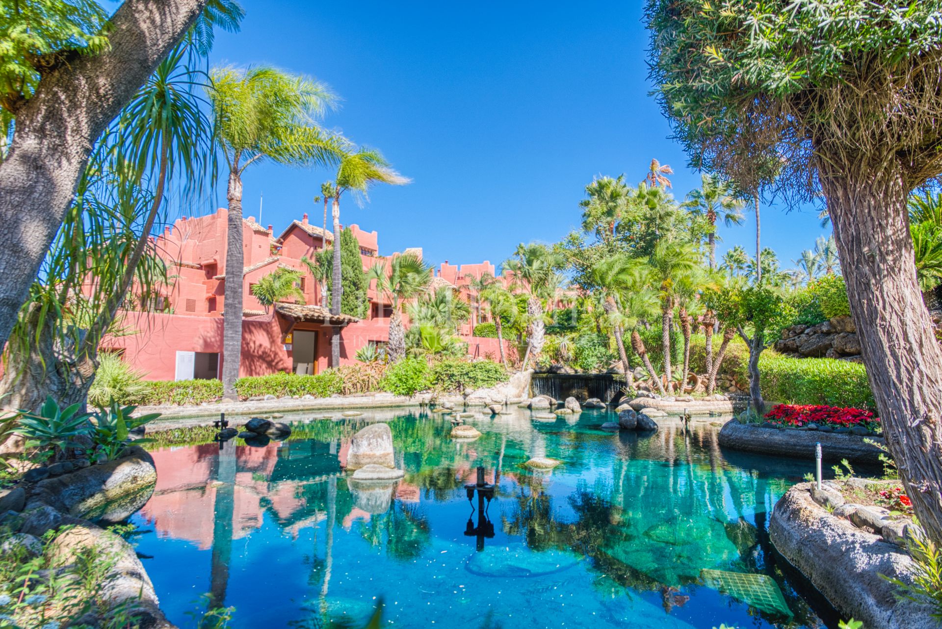 Duplex penthouse, 1ère ligne plage, vue mer, New Golden Mile, Estepona