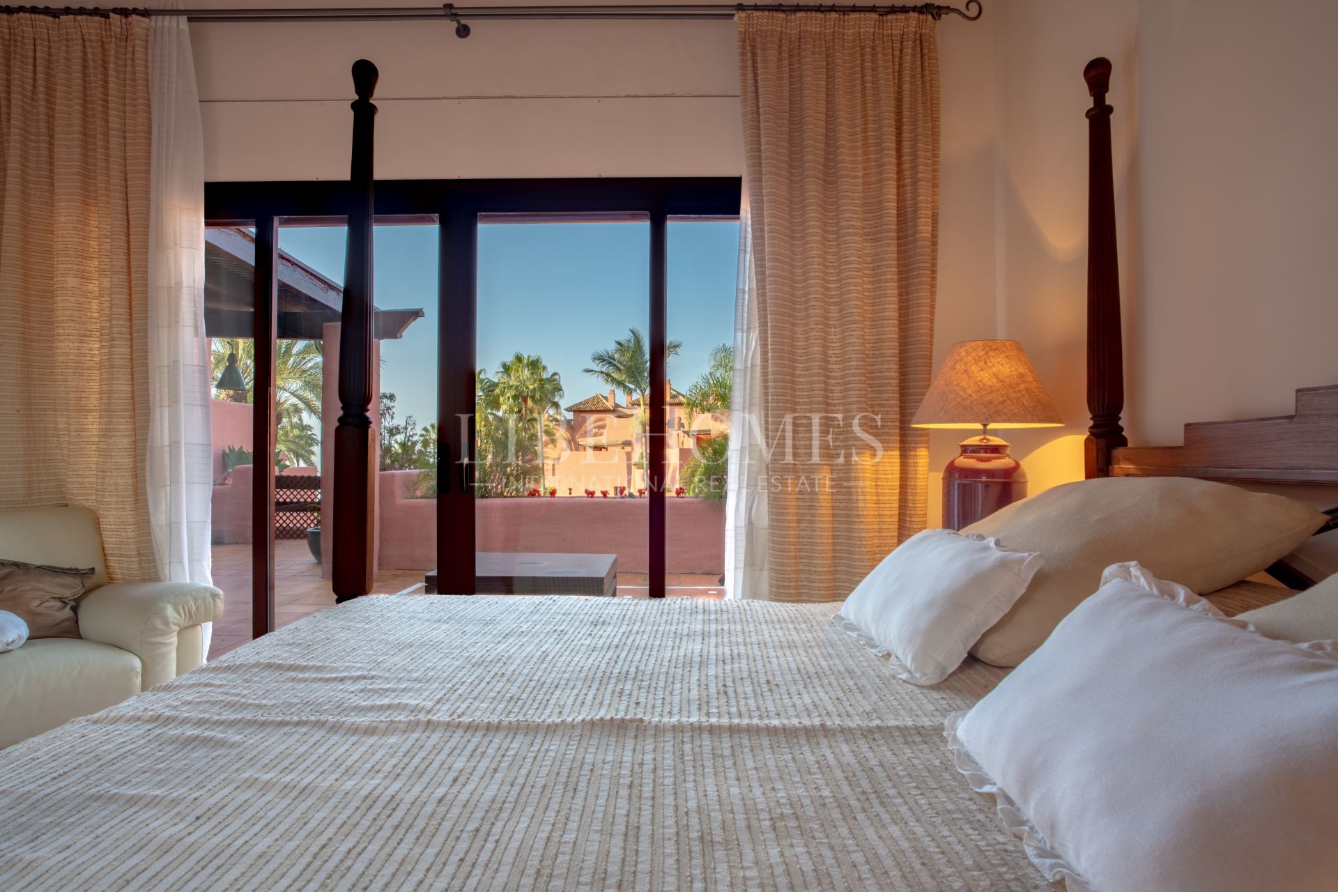 Duplex penthouse, 1ère ligne plage, vue mer, New Golden Mile, Estepona