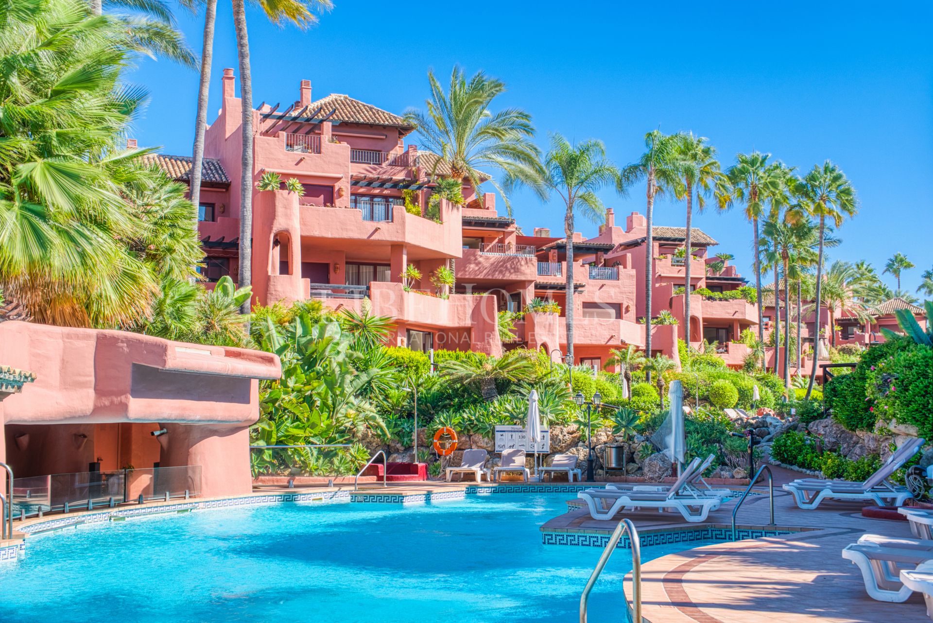 Duplex penthouse, 1ère ligne plage, vue mer, New Golden Mile, Estepona