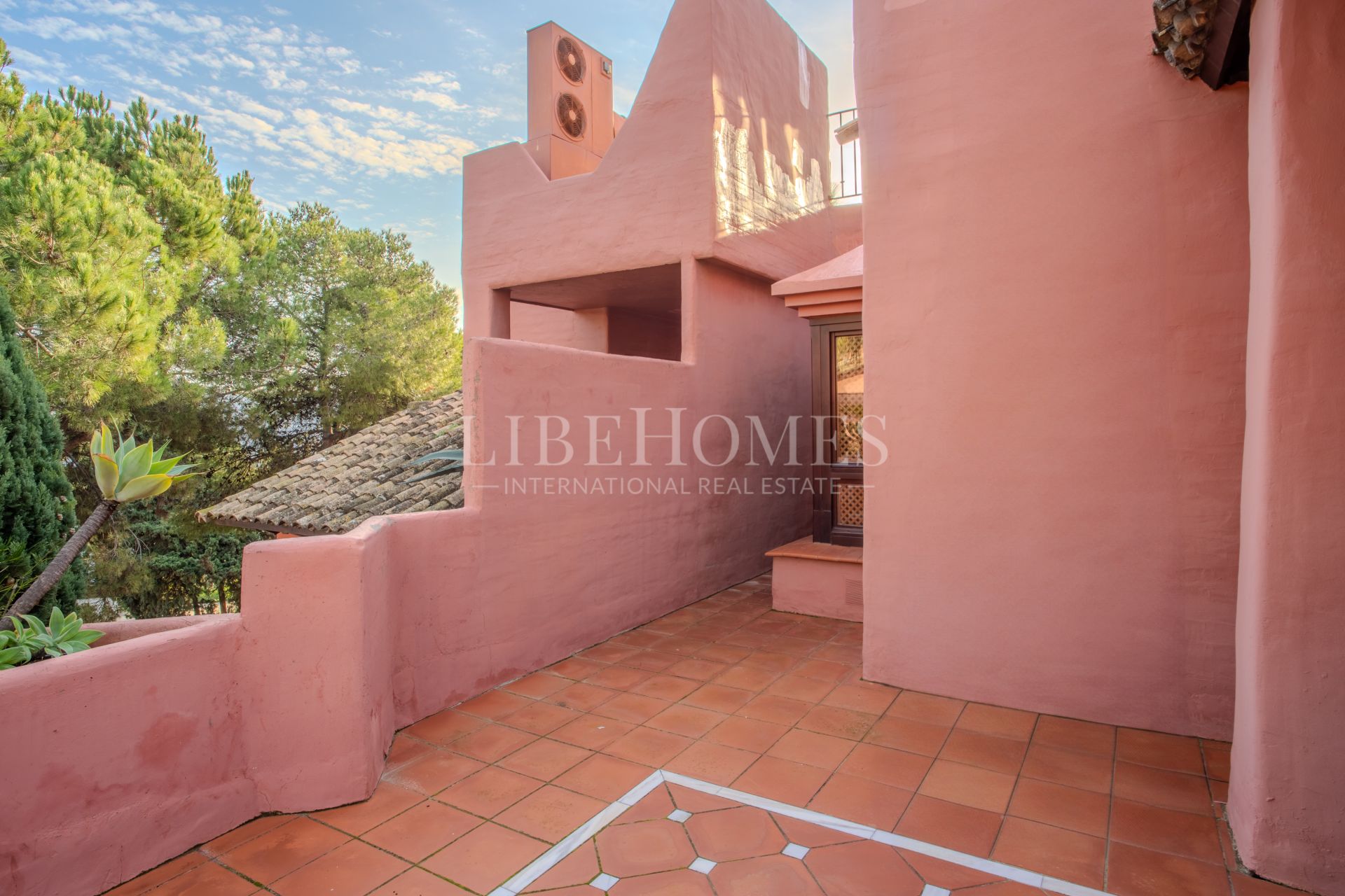 Duplex penthouse, 1ère ligne plage, vue mer, New Golden Mile, Estepona