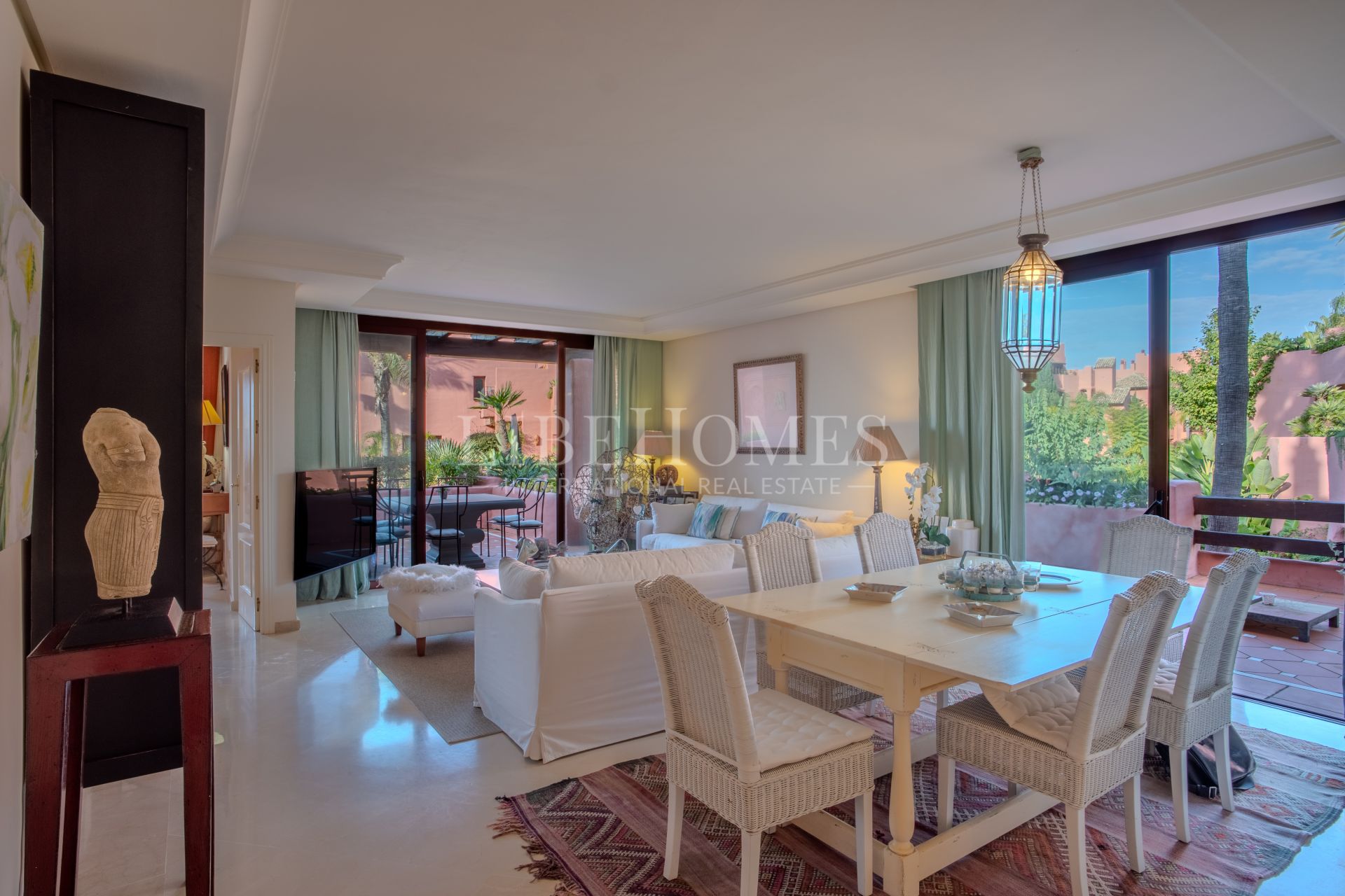 Duplex penthouse, 1ère ligne plage, vue mer, New Golden Mile, Estepona