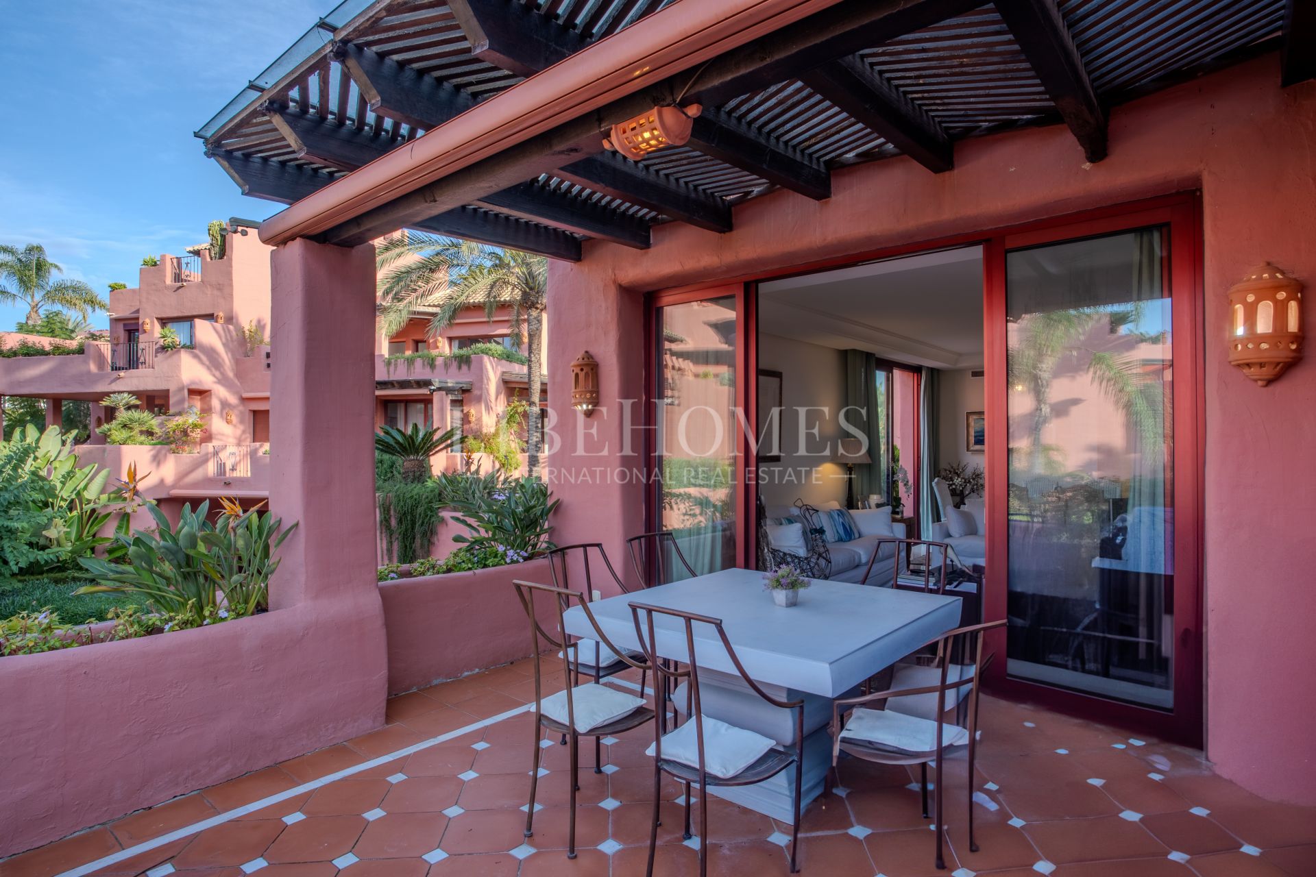 Duplex penthouse, 1ère ligne plage, vue mer, New Golden Mile, Estepona