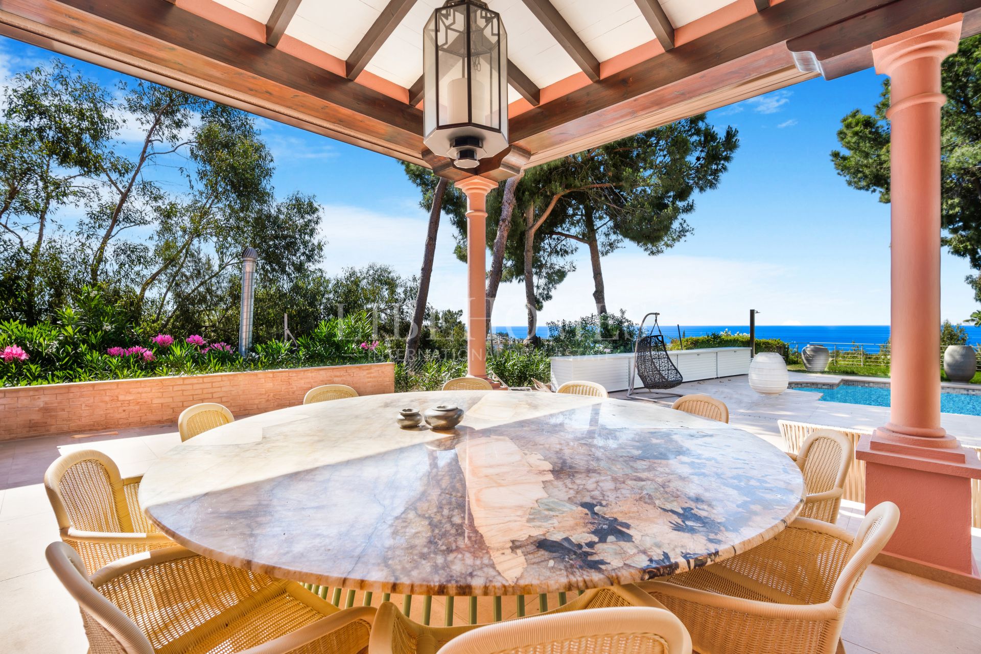 Villa con impresionantes vistas al mar, Hacienda Las Chapas, Marbella
