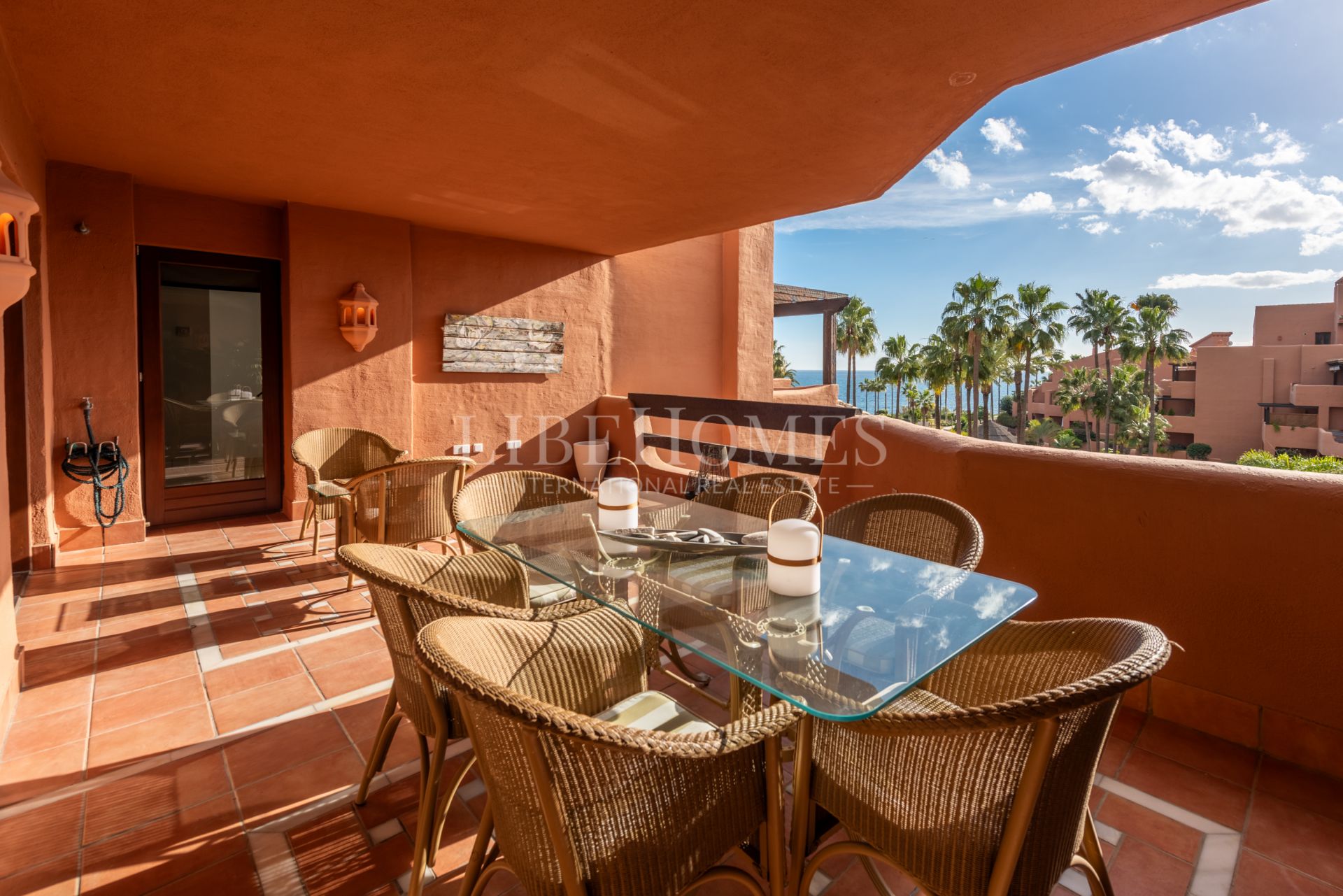 Beautiful beachfront apartment with sea views in Estepona
