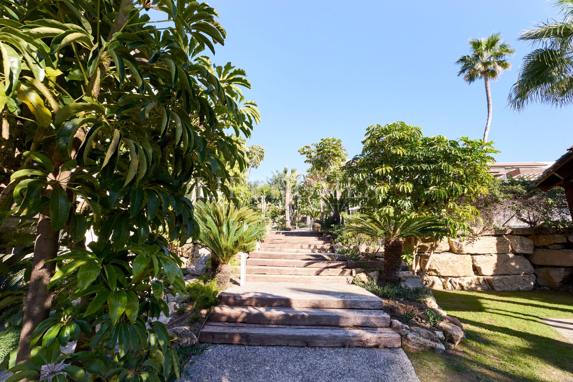 Пентхаус на продажу в ВОСТОЧНАЯ ЭСТЕПОНА, Эстепона (вся)