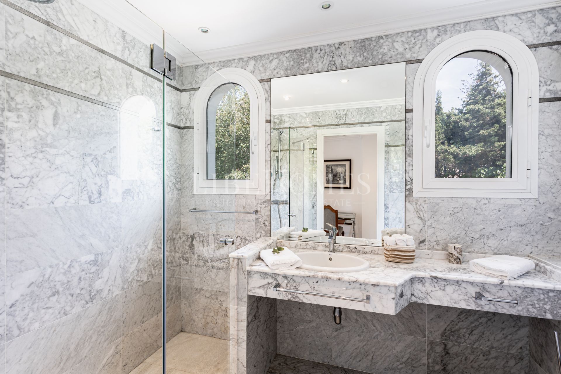 Luxury villa with sea views in Los Monteros Playa, Marbella East