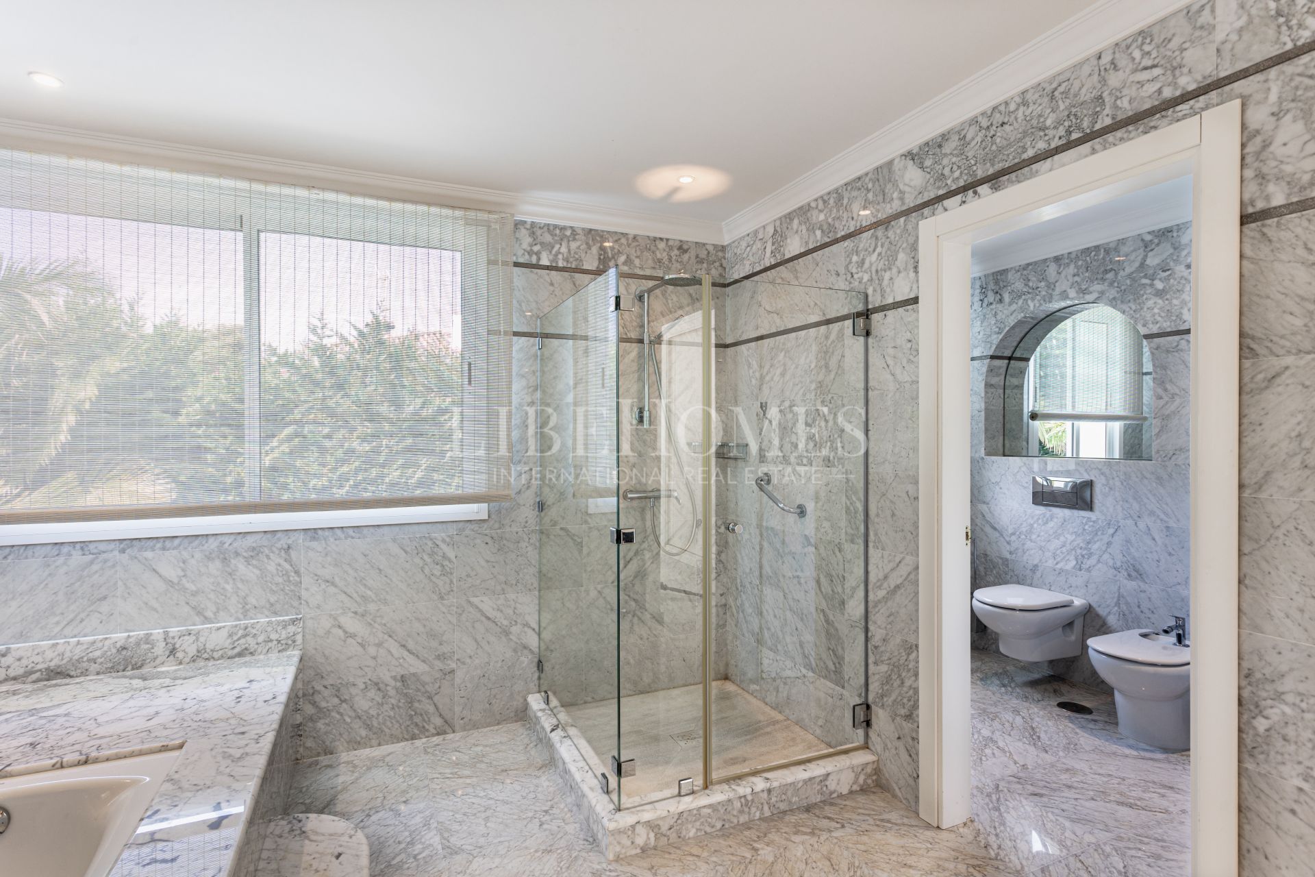 Luxury villa with sea views in Los Monteros Playa, Marbella East