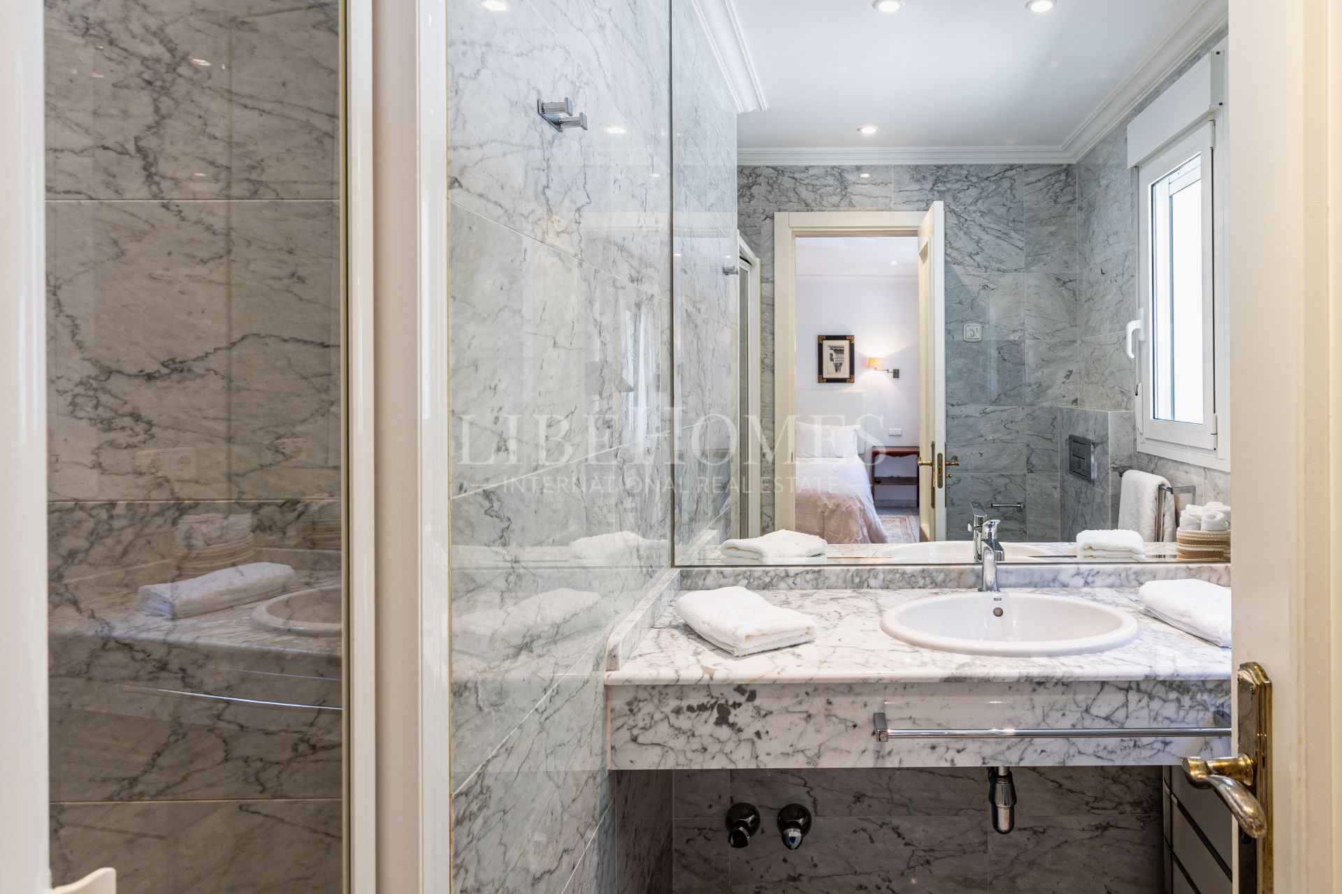 Luxury villa with sea views in Los Monteros Playa, Marbella East