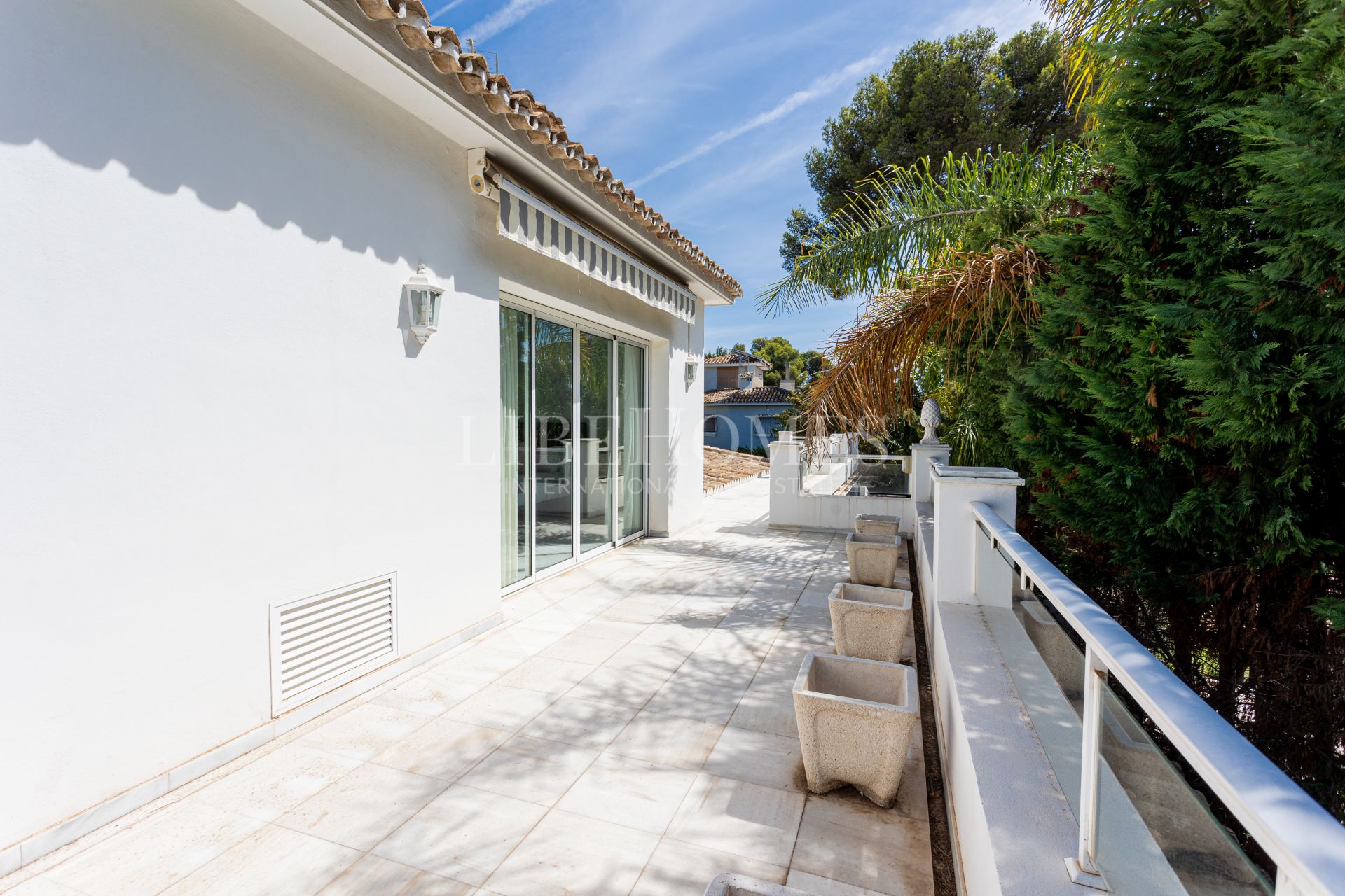 Luxury villa with sea views in Los Monteros Playa, Marbella East