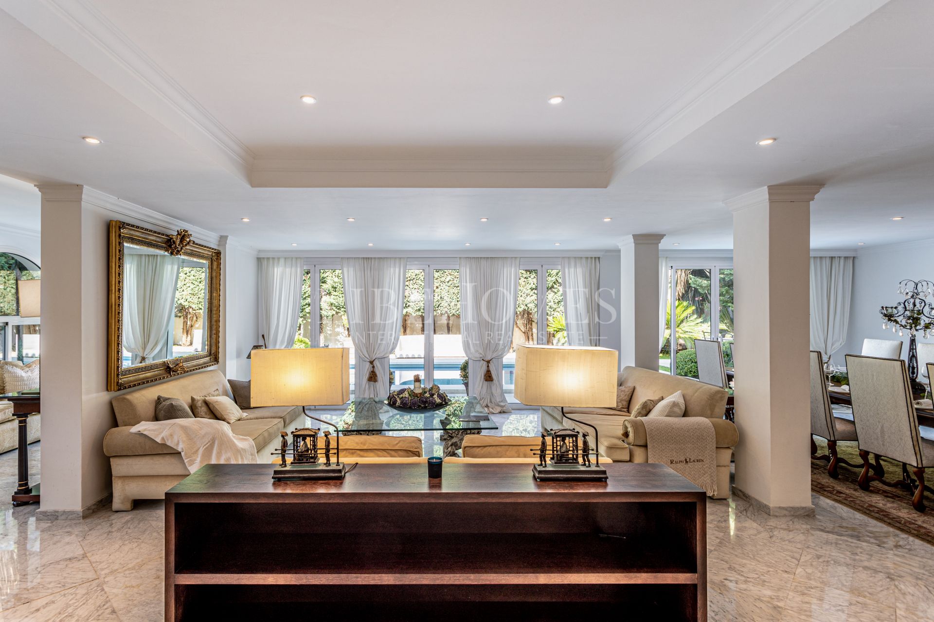 Luxury villa with sea views in Los Monteros Playa, Marbella East