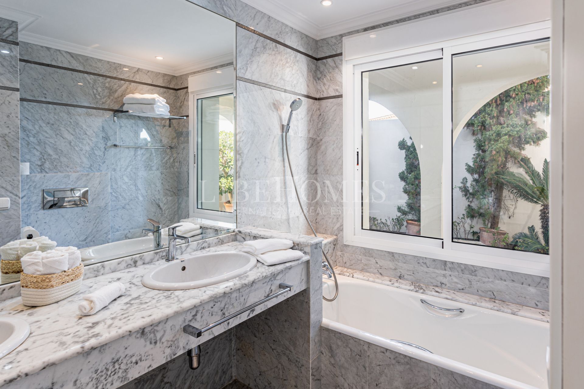 Luxury villa with sea views in Los Monteros Playa, Marbella East