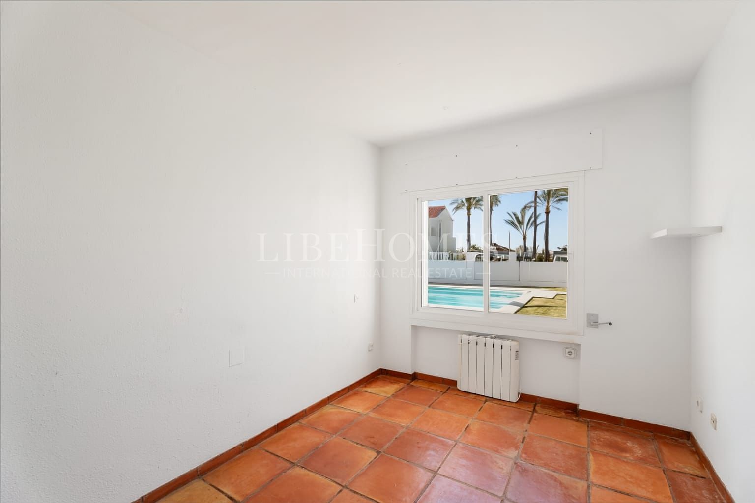 Вилла на продажу в Marbesa, Восточная Марбелья