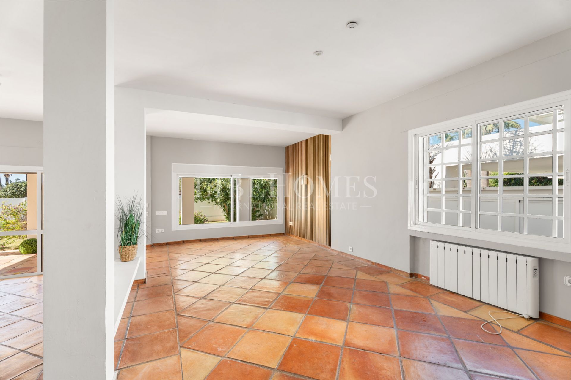 Вилла на продажу в Marbesa, Восточная Марбелья