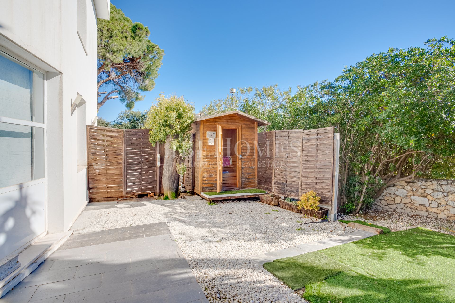 Eight bedroom villa with panoramic sea views in Elviria, Marbella