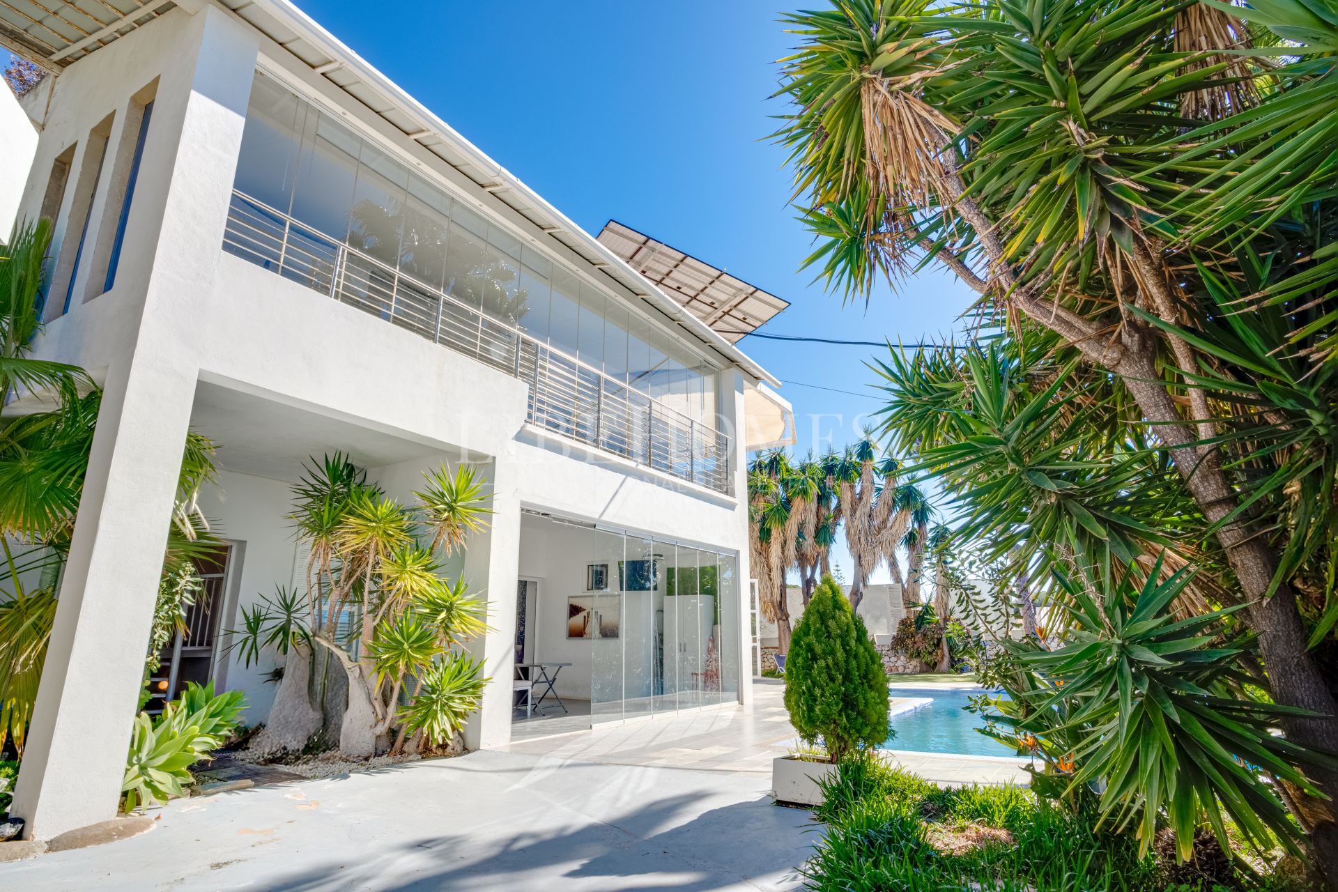 Eight bedroom villa with panoramic sea views in Elviria, Marbella