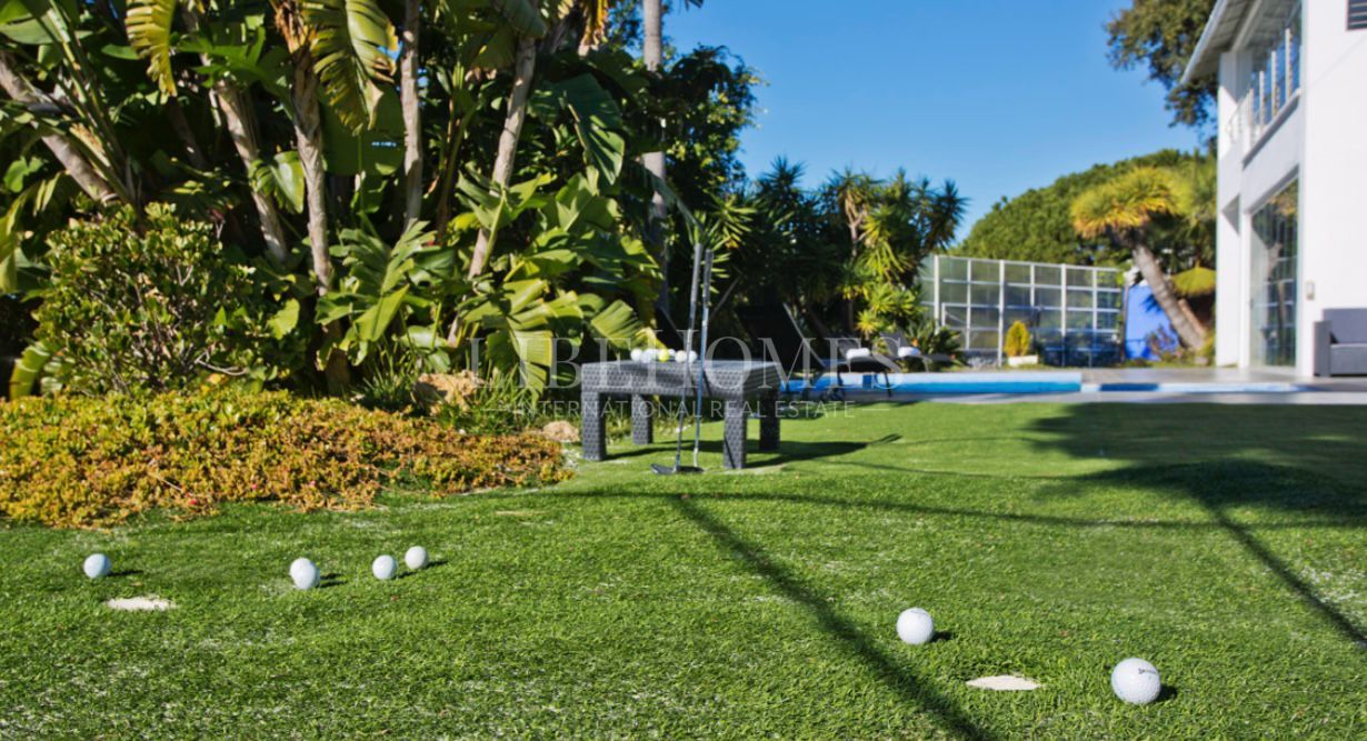 Eight bedroom villa with panoramic sea views in Elviria, Marbella