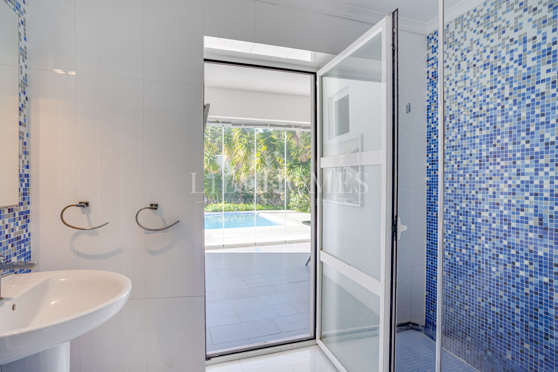 Eight bedroom villa with panoramic sea views in Elviria, Marbella