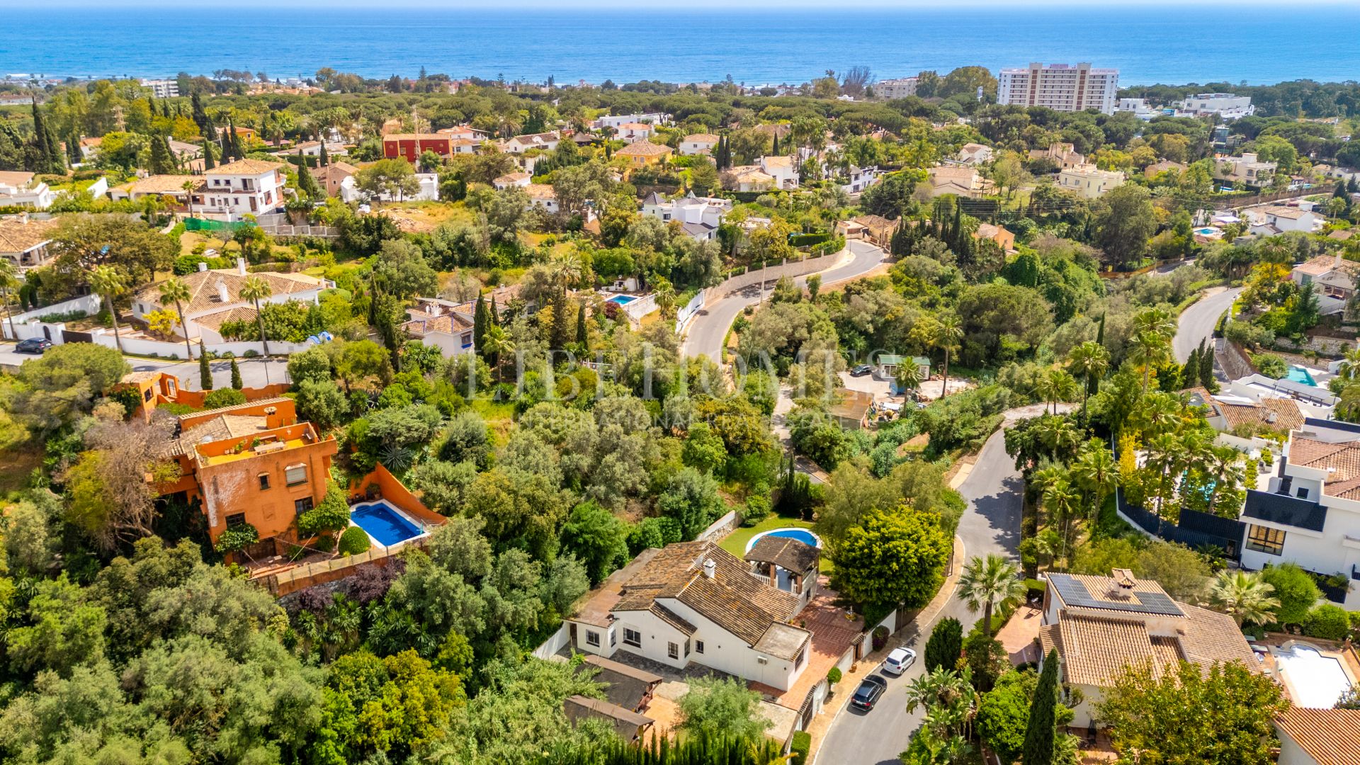 Beautiful Andalusian-style villa for sale in El Rosario, Marbella