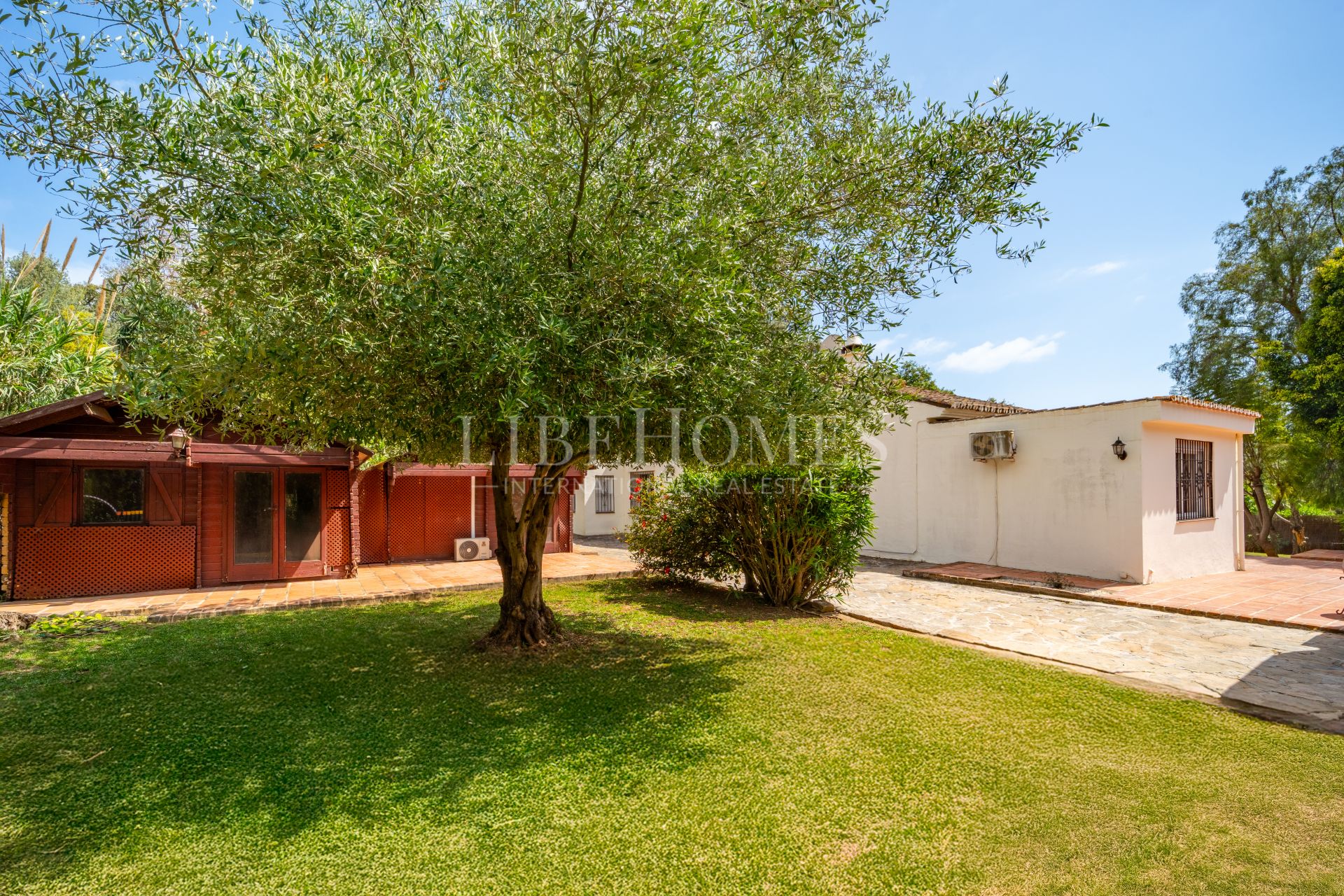 Beautiful Andalusian-style villa for sale in El Rosario, Marbella