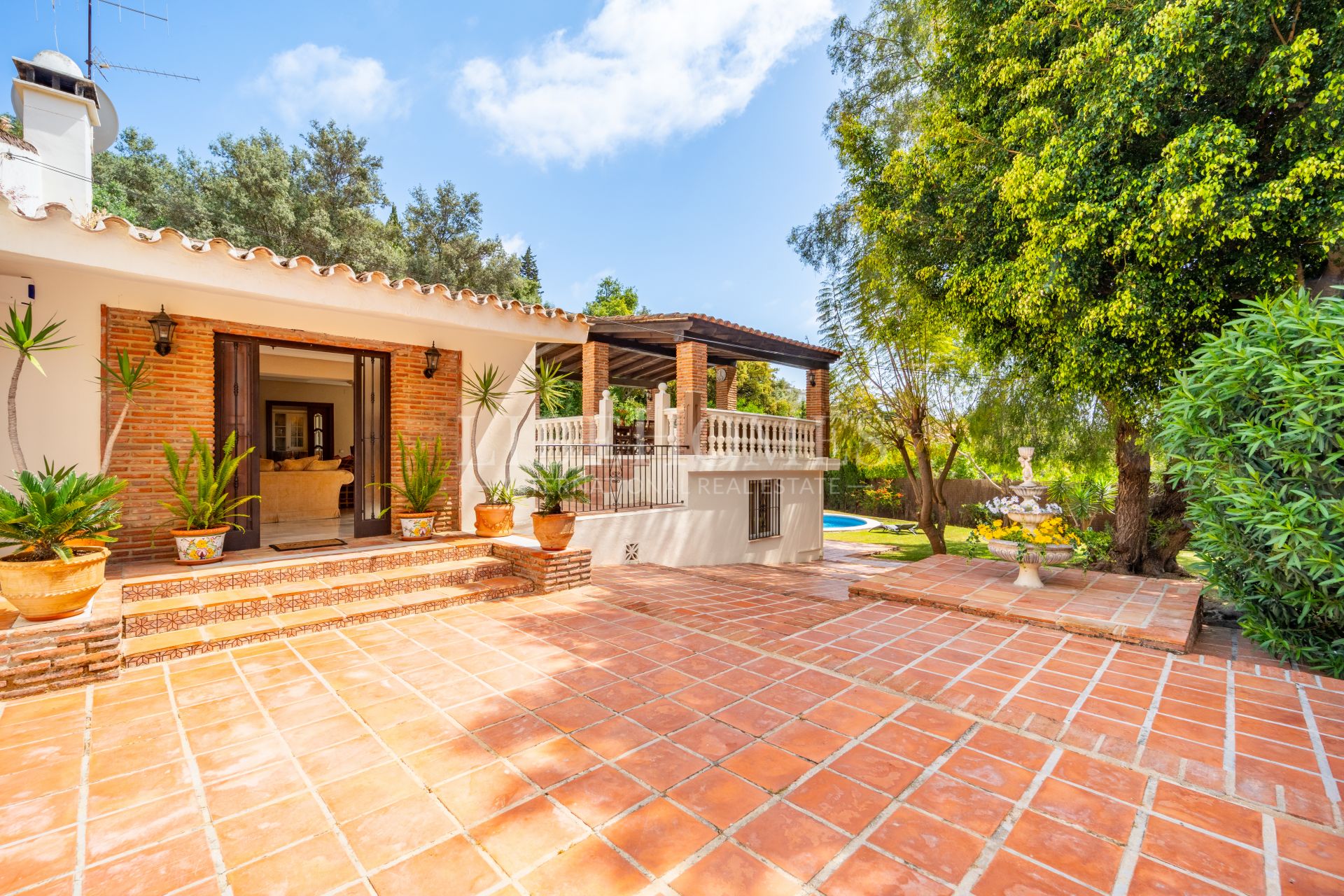 Beautiful Andalusian-style villa for sale in El Rosario, Marbella