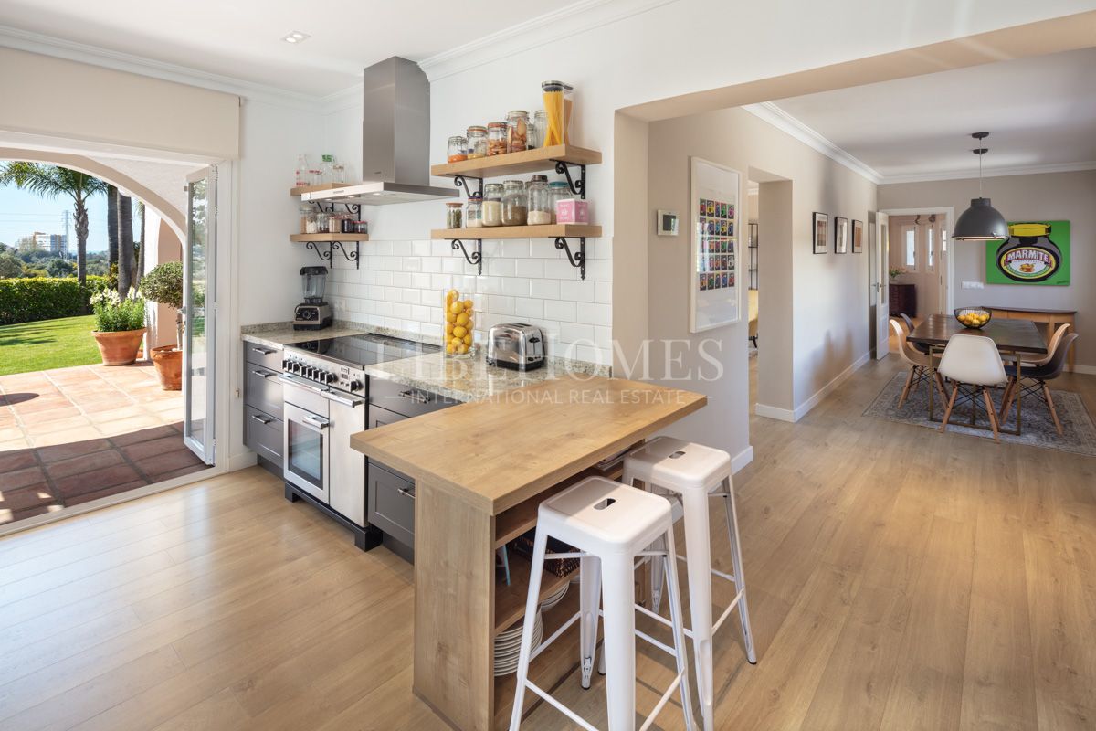 Andalusian single-story villa, panoramic views, El Rosario, Marbella