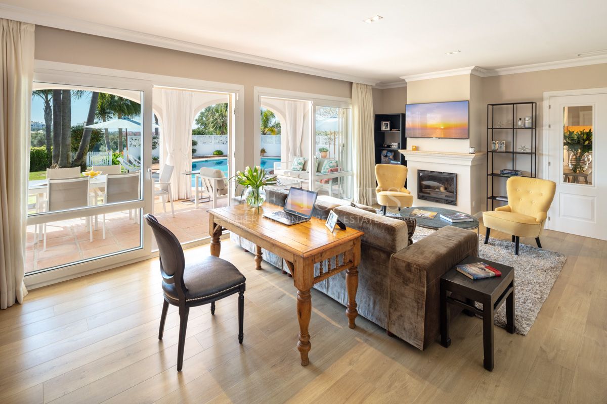 Andalusian single-story villa, panoramic views, El Rosario, Marbella