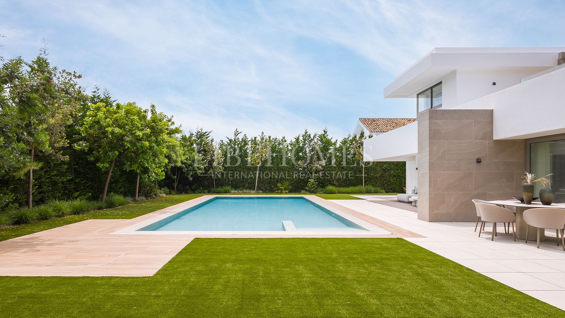 New modern villa close to El Paraiso Golf, New Golden Mile, Estepona