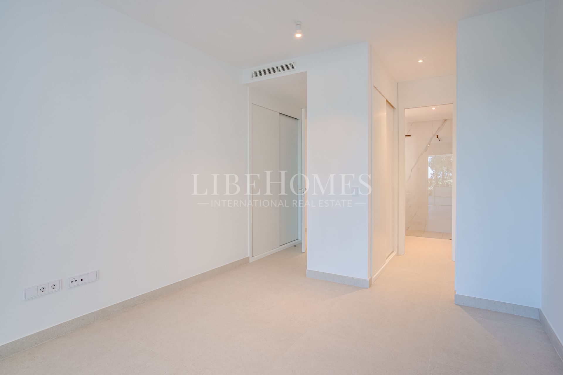 Apartment with sea views, residential complex in Cabopino, Marbella