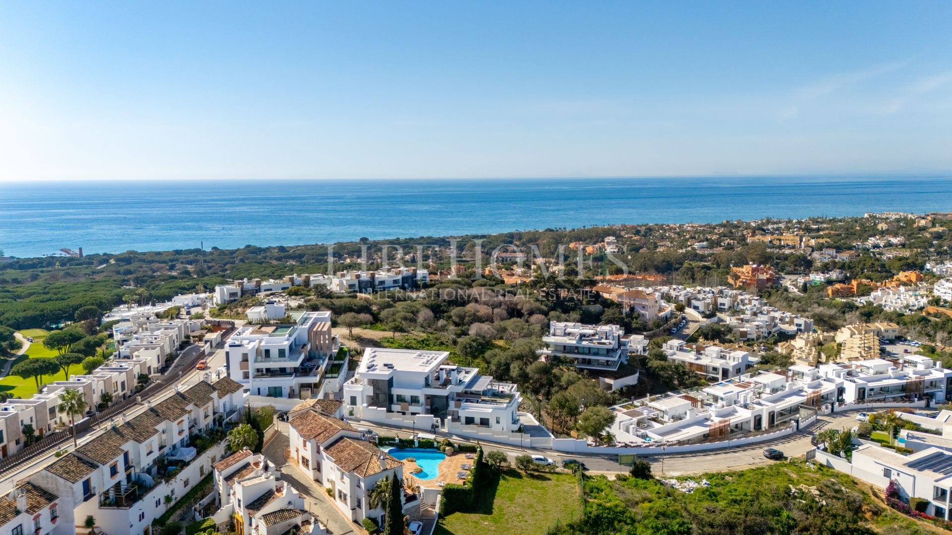 Apartment with sea views, residential complex in Cabopino, Marbella