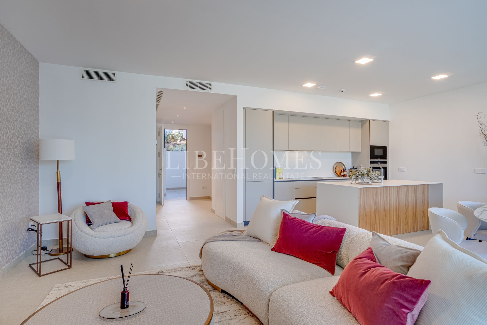 Apartment with sea views, residential complex in Cabopino, Marbella