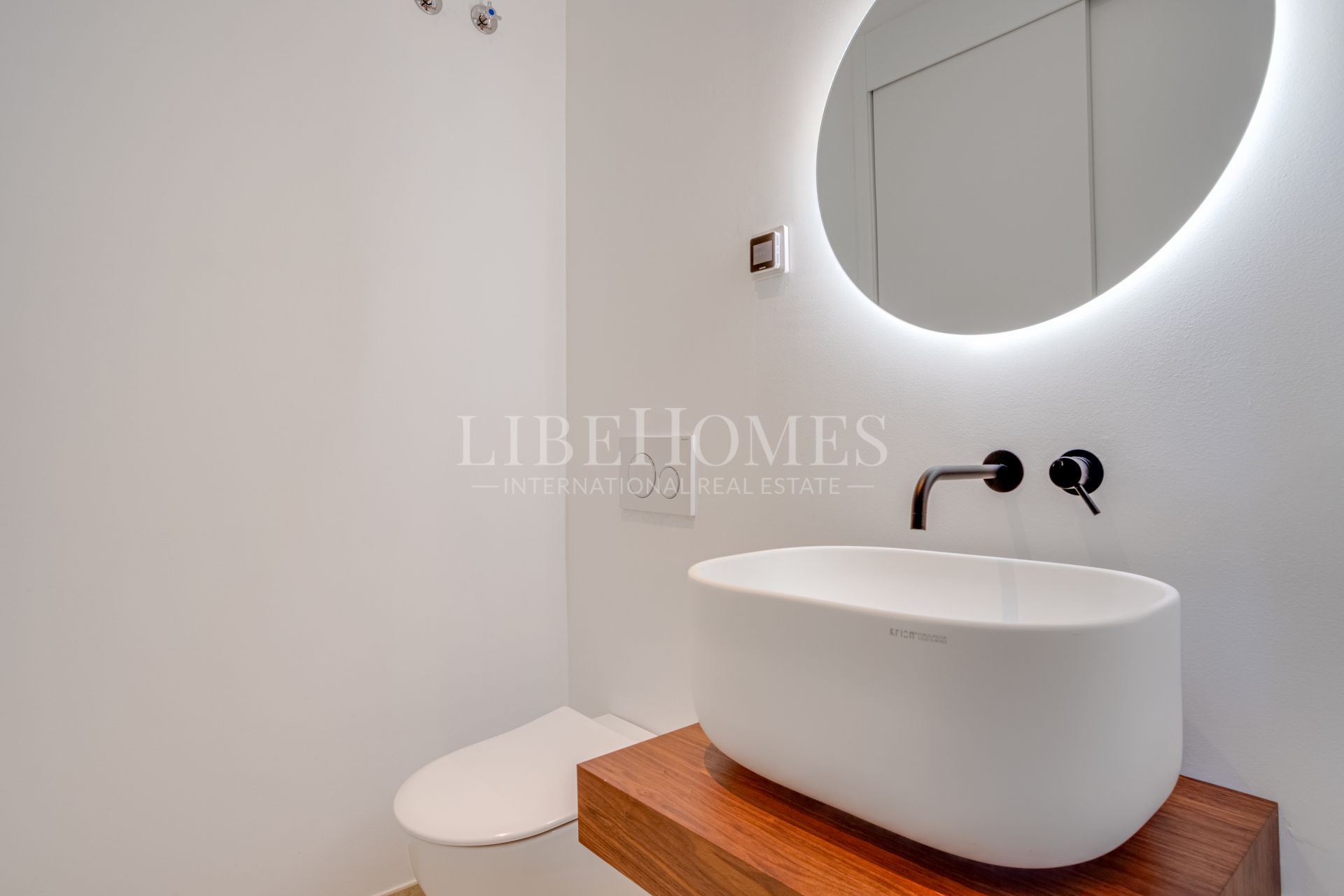 Apartment with sea views, residential complex in Cabopino, Marbella