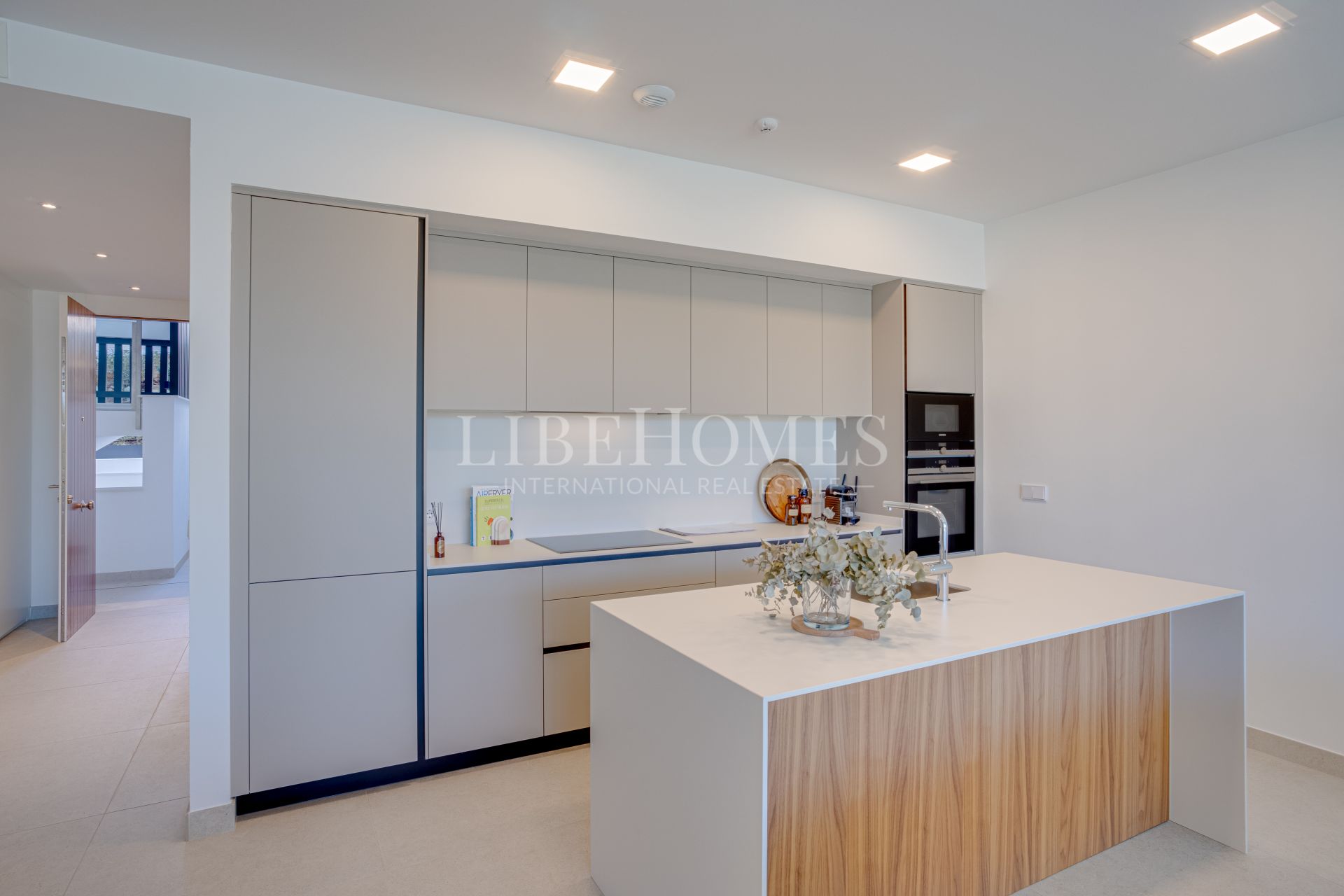 Apartment with sea views, residential complex in Cabopino, Marbella