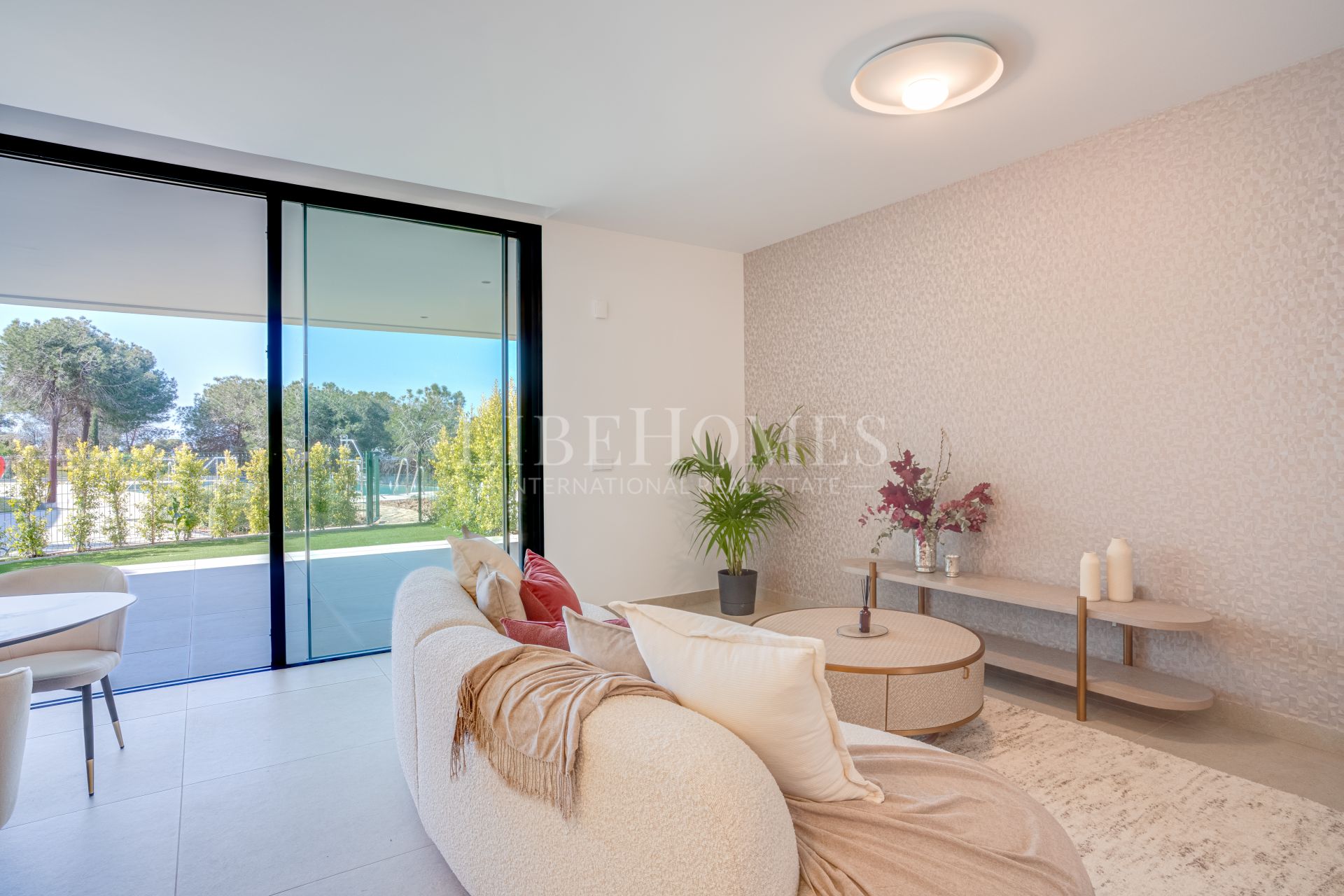 Apartment with sea views, residential complex in Cabopino, Marbella