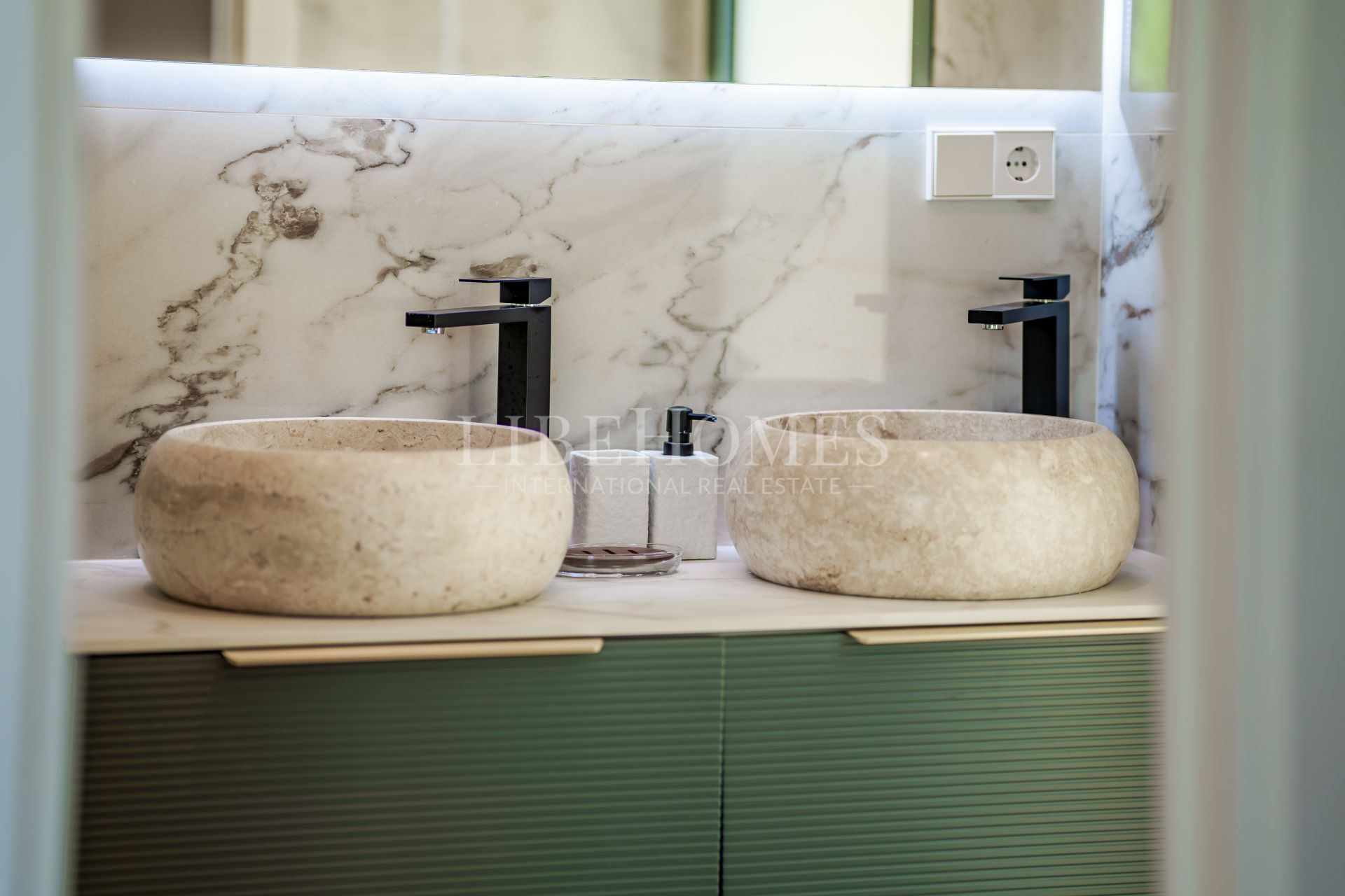 Вилла на продажу в Marbella Country Club, Новая Андалусия