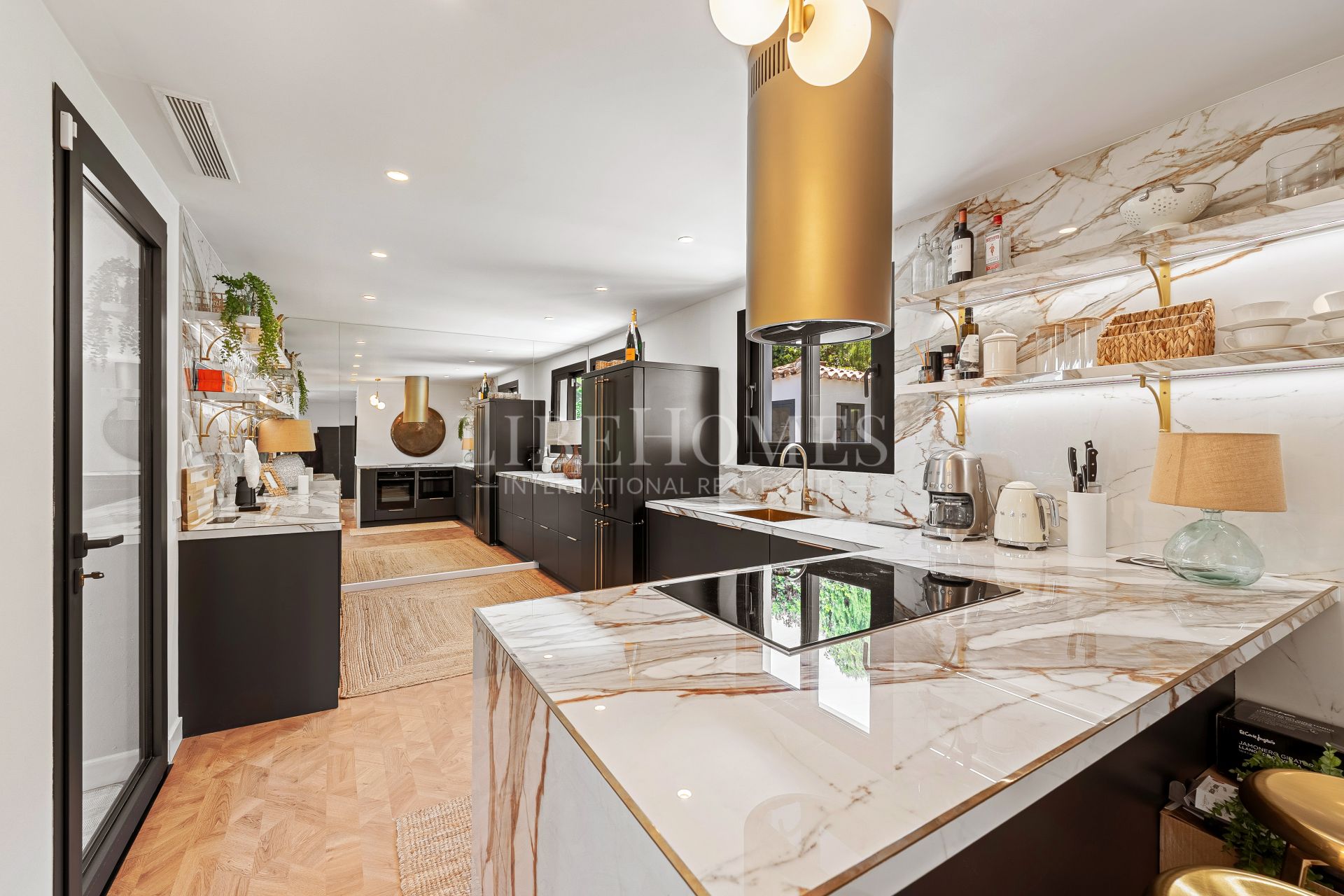 Вилла на продажу в Marbella Country Club, Новая Андалусия