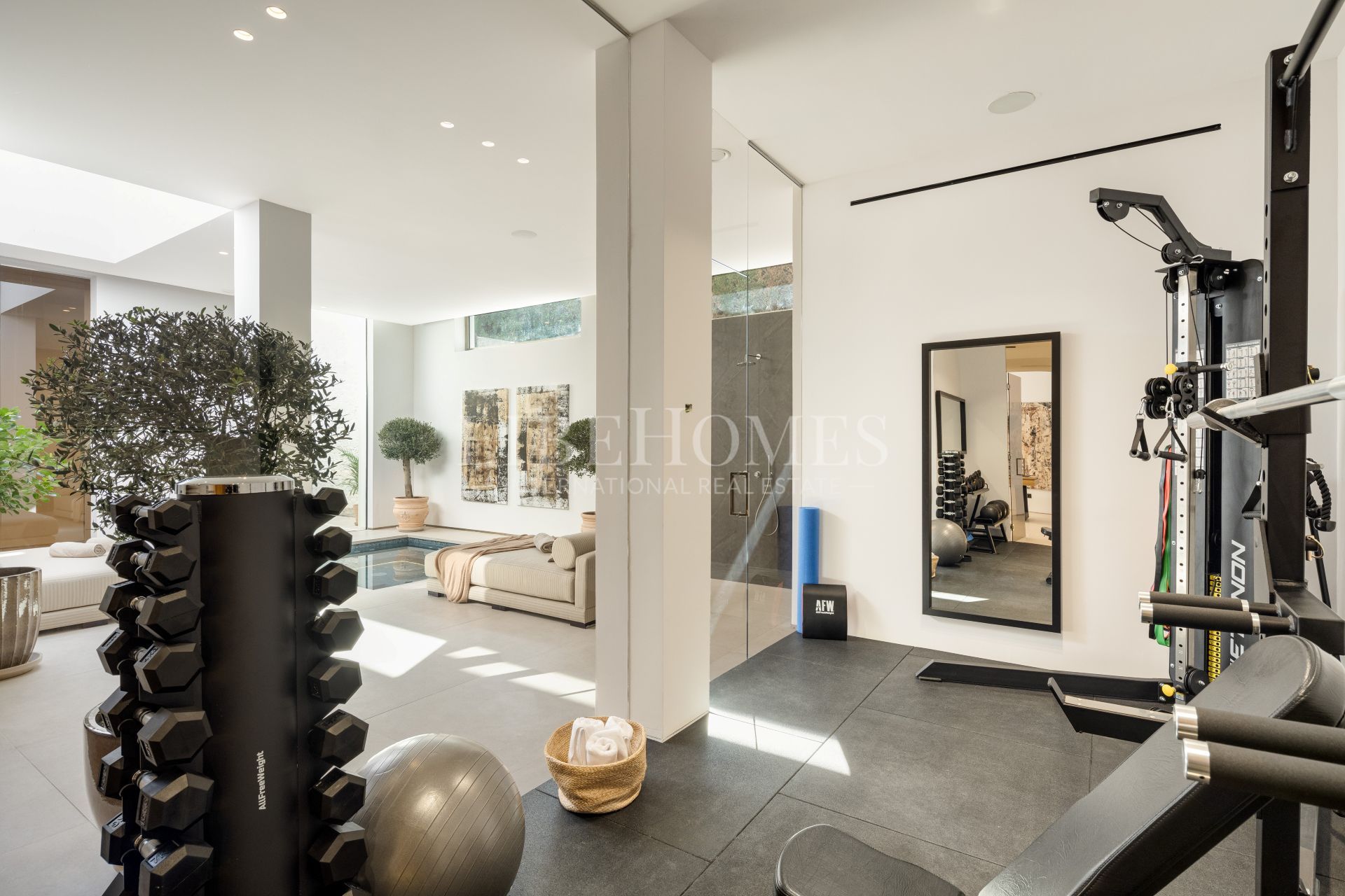 Exquisite luxury villa in Aloha Golf area, Nueva Andalucia, Marbella