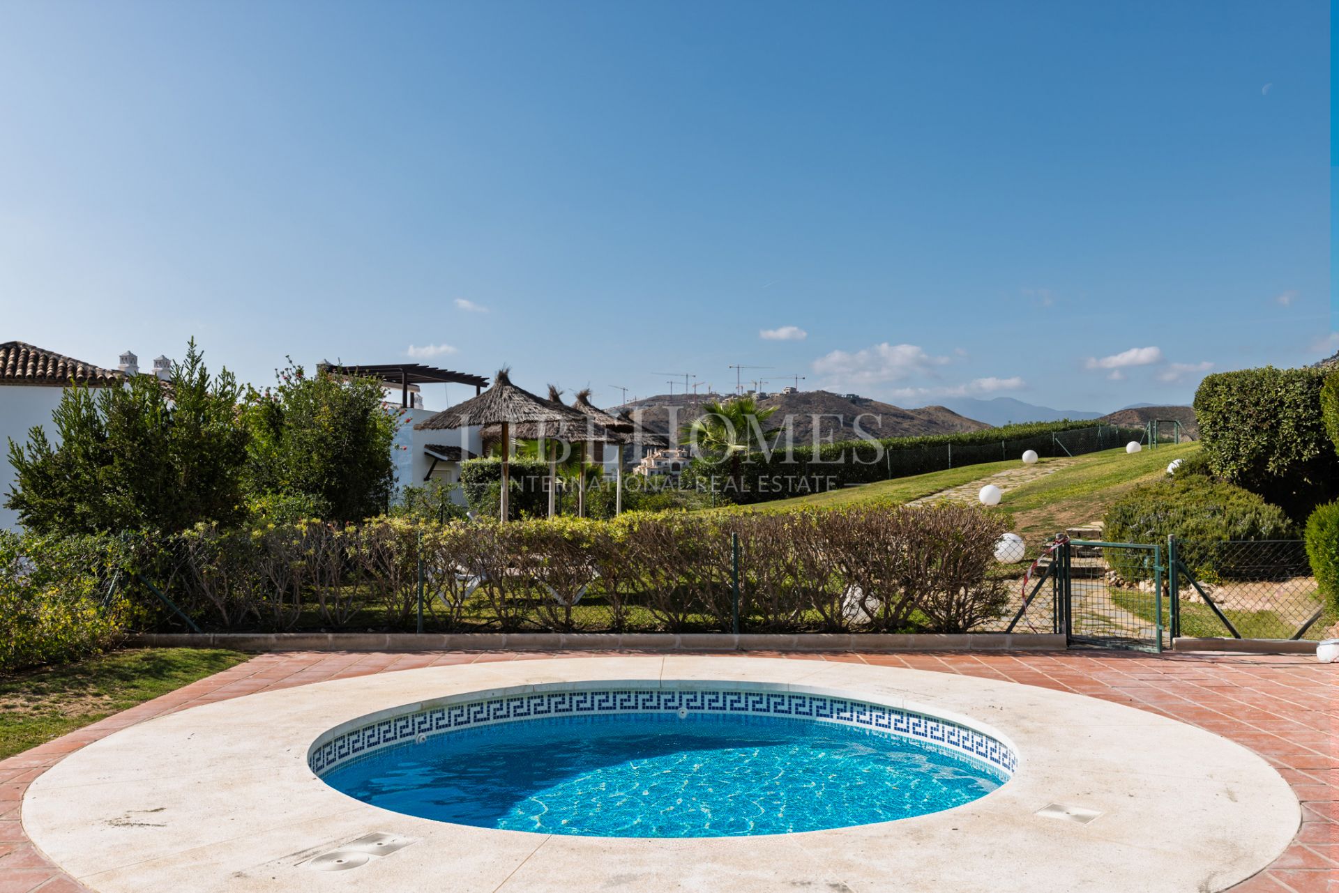 Appartement avec vue panoramique sur le golf à Los Arqueros, Benahavis