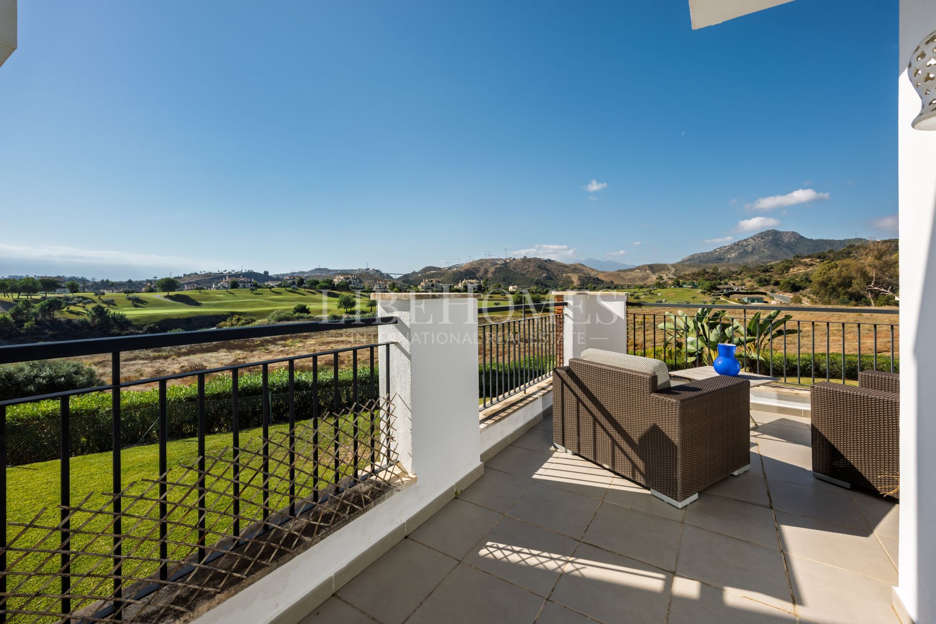 Appartement avec vue panoramique sur le golf à Los Arqueros, Benahavis